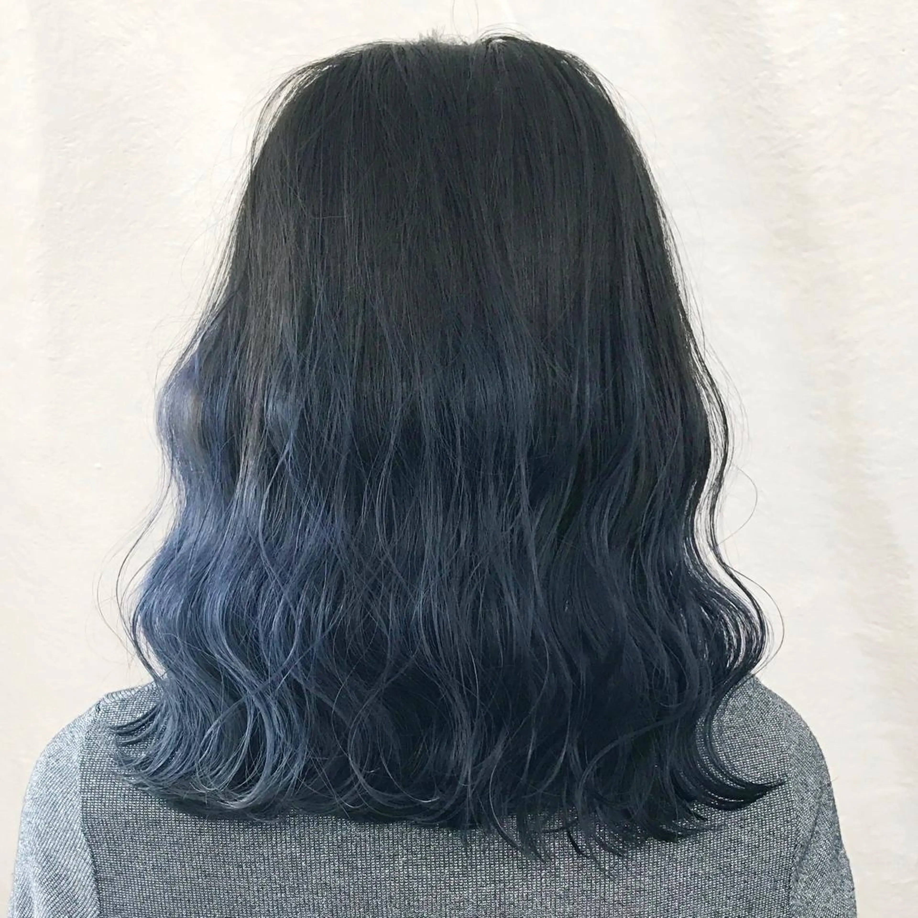 カラー ブリーチ ブルーカラー グラデーションカラー ネイビーカラー K-POP好き美容師 🇰🇷Kai.Yのヘアスタイル