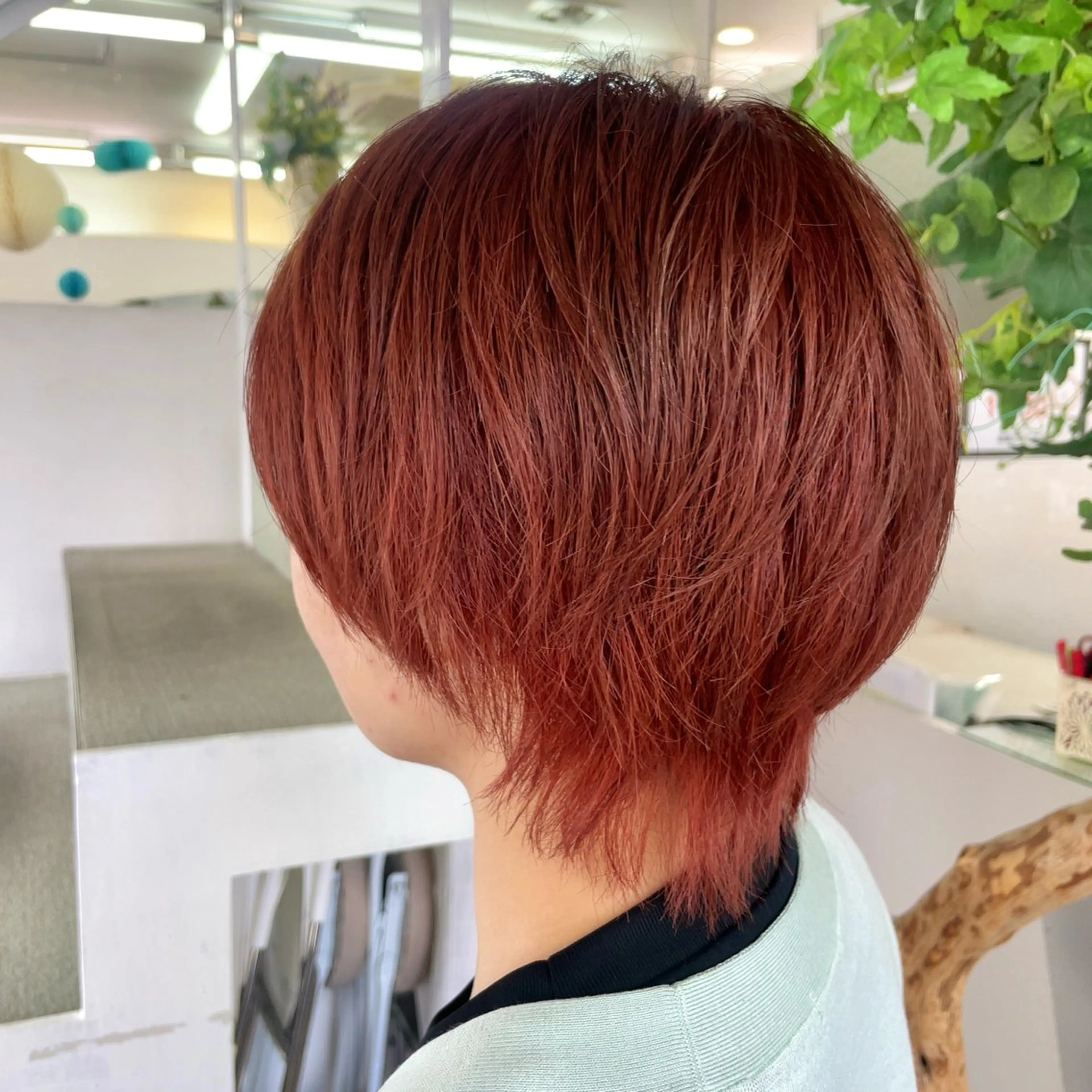 ショート カラー ブリーチ レッドカラー カット ヘアカラー 山田 里美のヘアスタイル