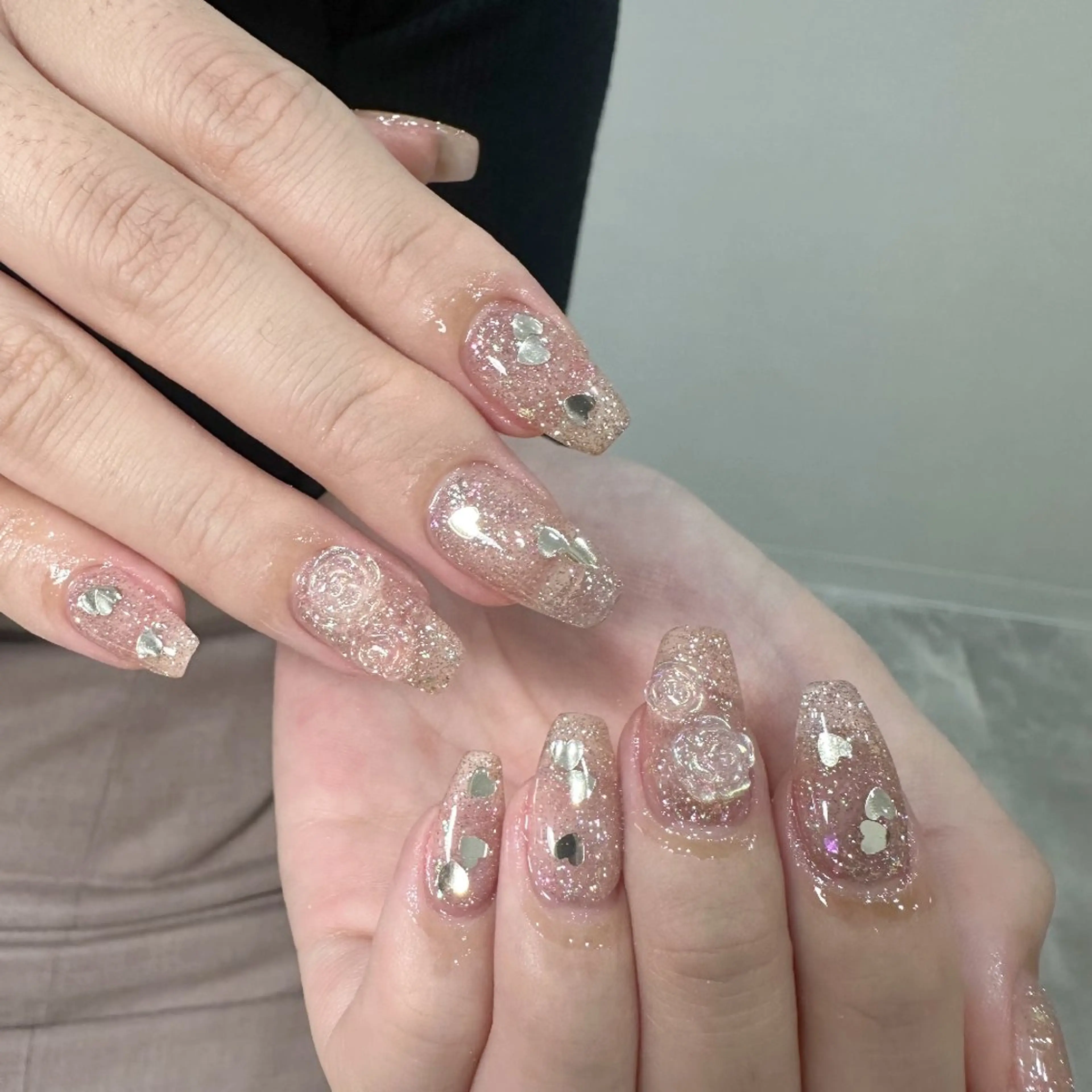 ネイル チークネイル フレンチネイル ジェルネイル ガーリー キラキラネイル ハンドネイル UM Nail Salonのネイルデザイン