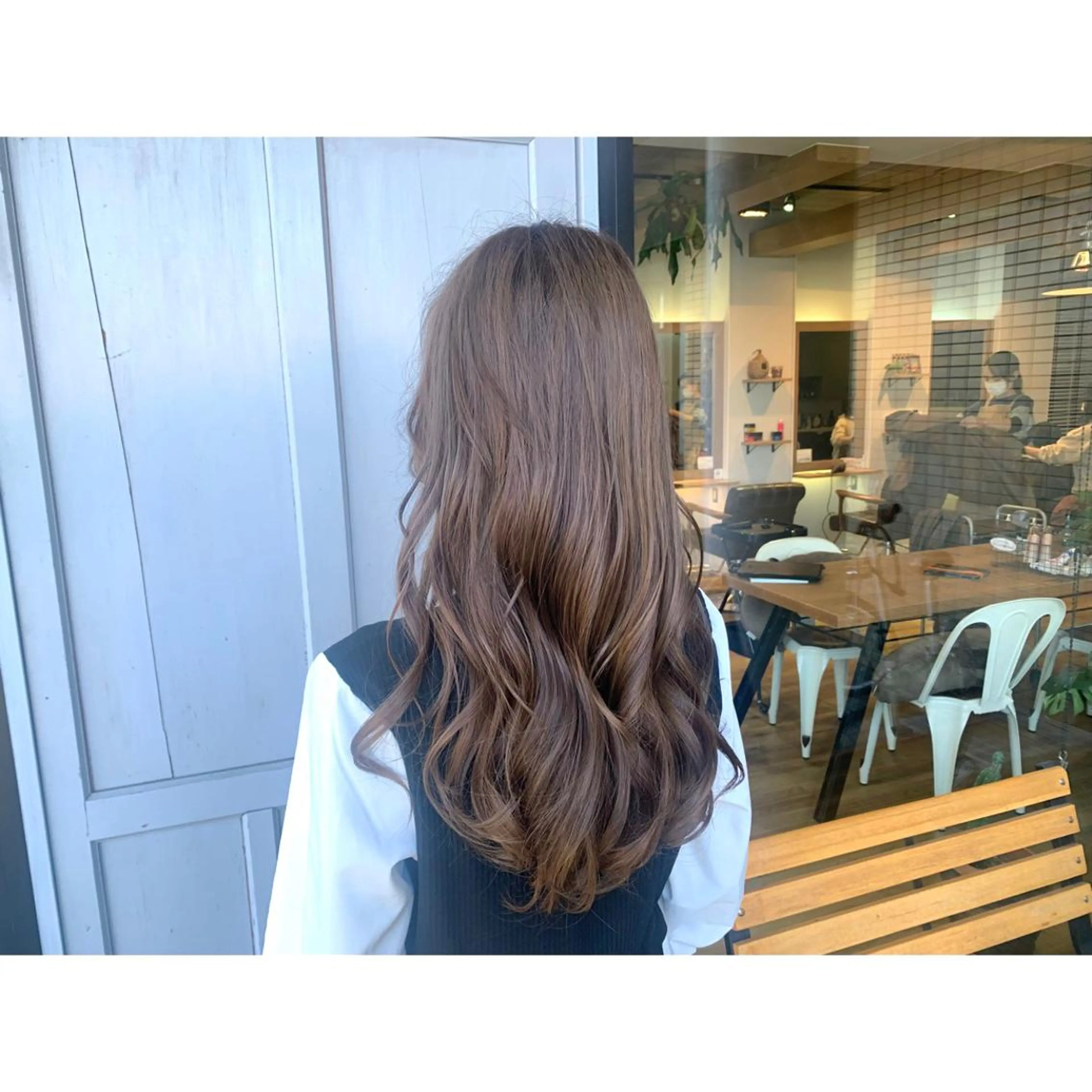 ロング カラー グレージュ ヘアカラー トリートメント ツキダテ ユイのヘアスタイル