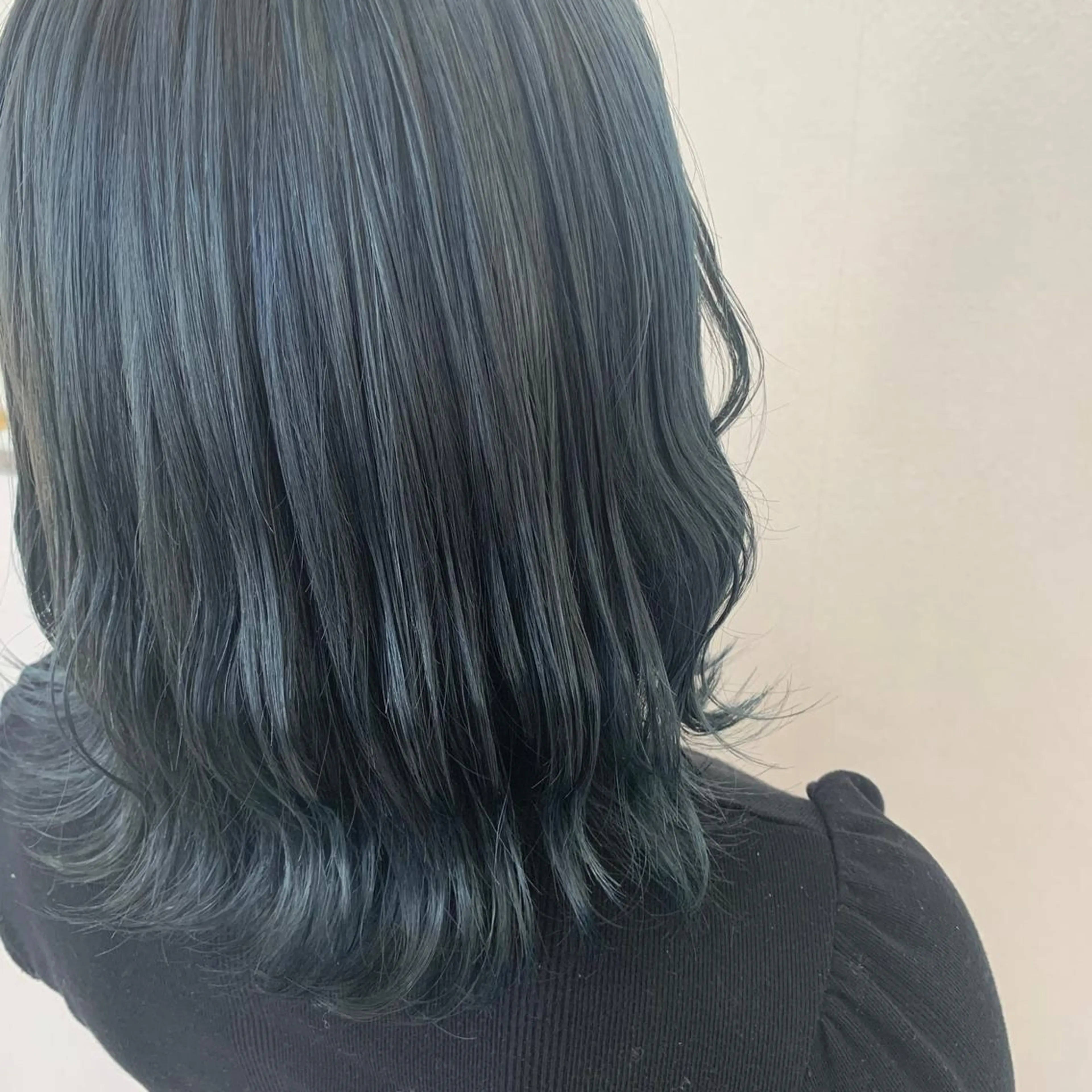 ミディアム カラー ブリーチ ブルーカラー ネイビーカラー クルミ🤍推し活 🎀ピンクカラーのヘアスタイル