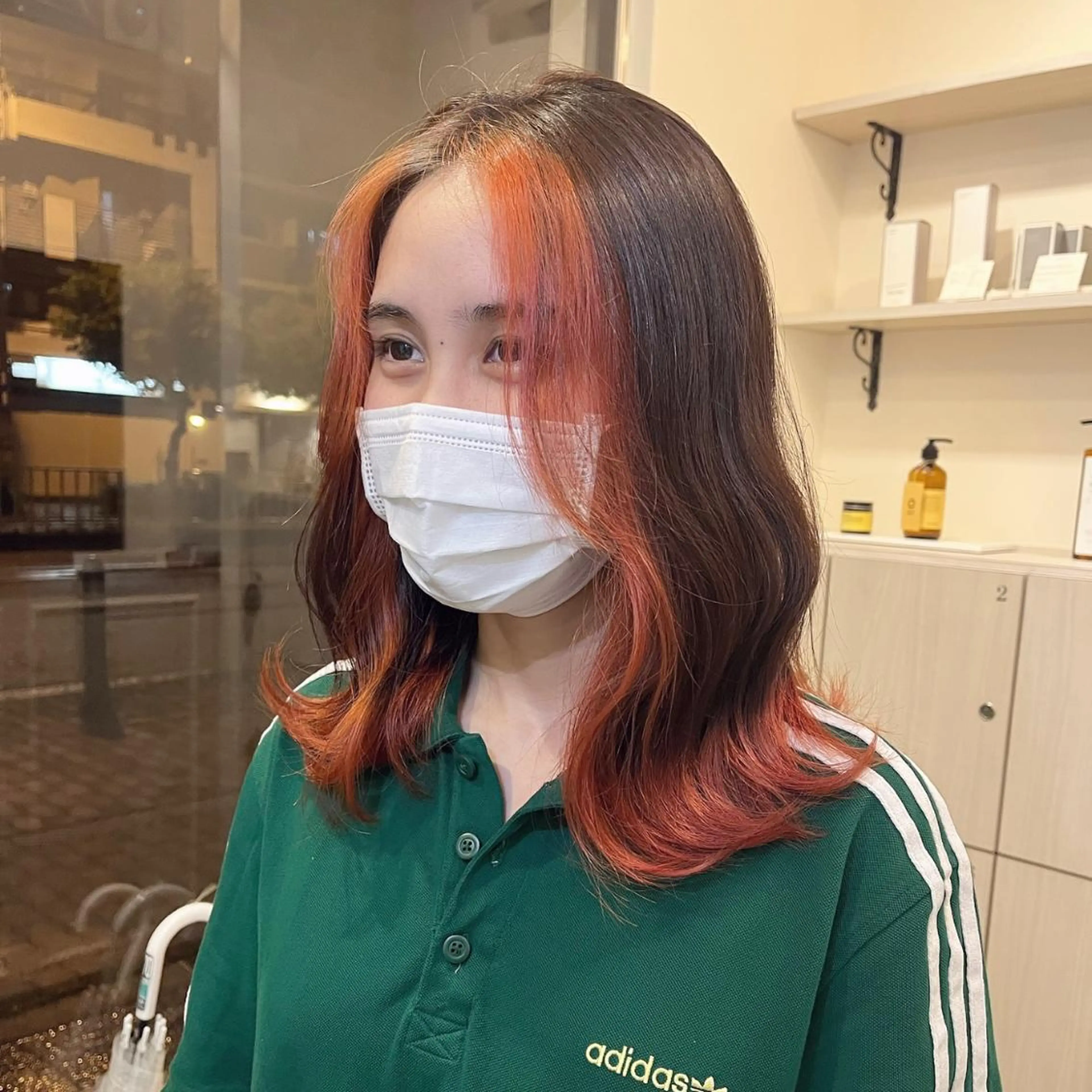 セミロング カラー 渡邊 唯のヘアスタイル