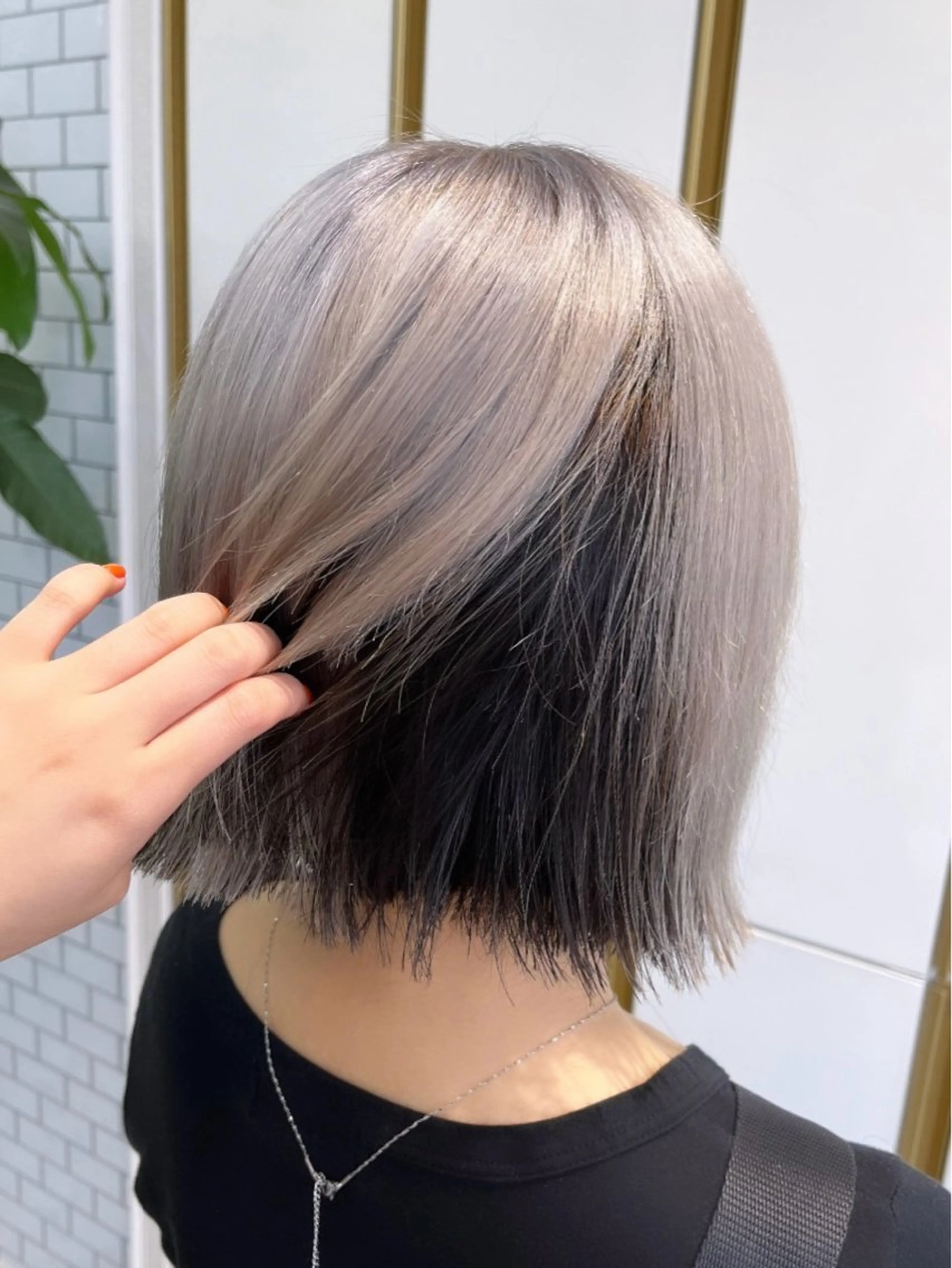 カラー ブリーチ シルバー ホワイトシルバー ミユウ🌼ブリーチ / ダブルカラーのヘアスタイル