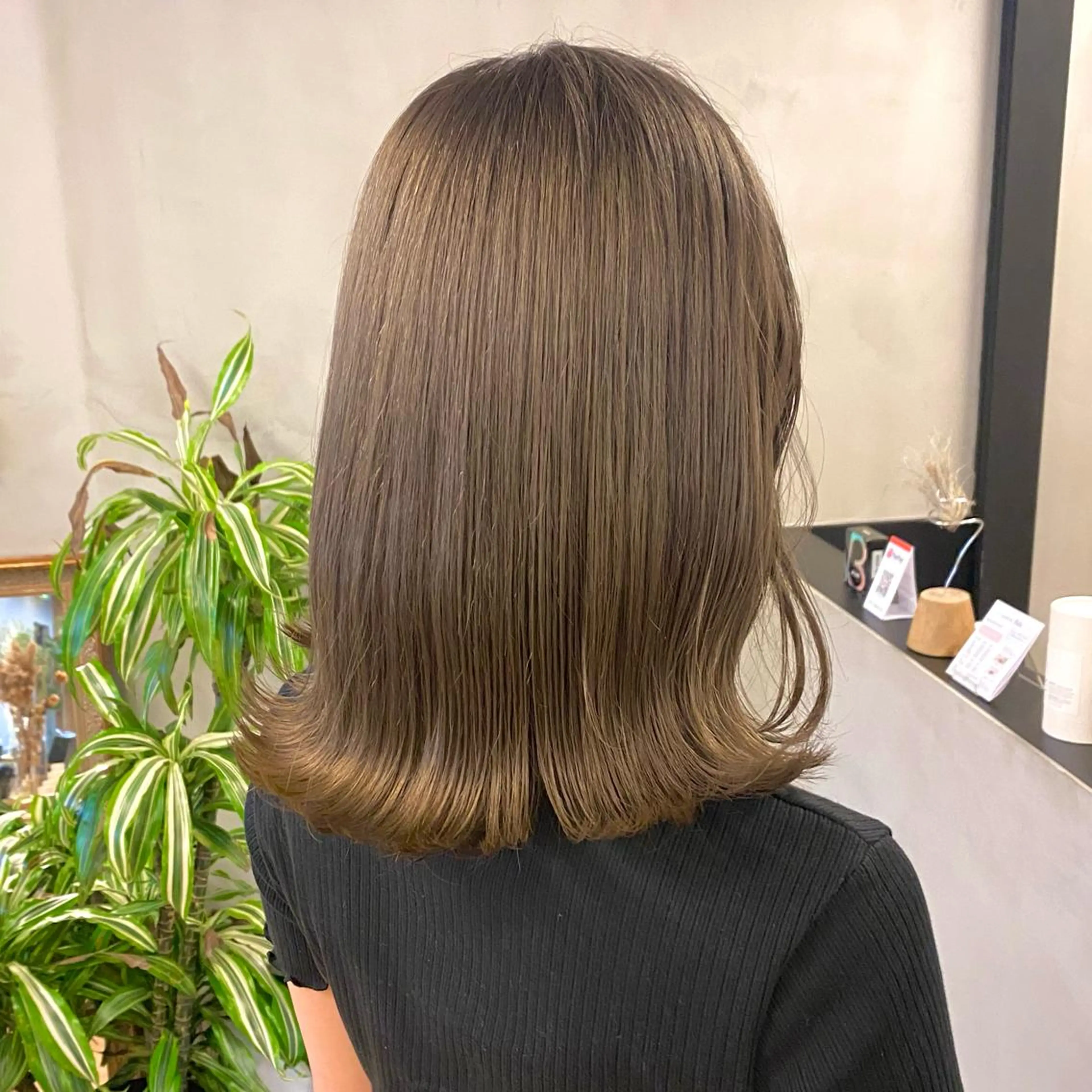 セミロング カラー パーマ ヘアアレンジ メンズ キッズ ネイル マツエク・マツパ カット ヘアカラー 前川 朋香のヘアスタイル