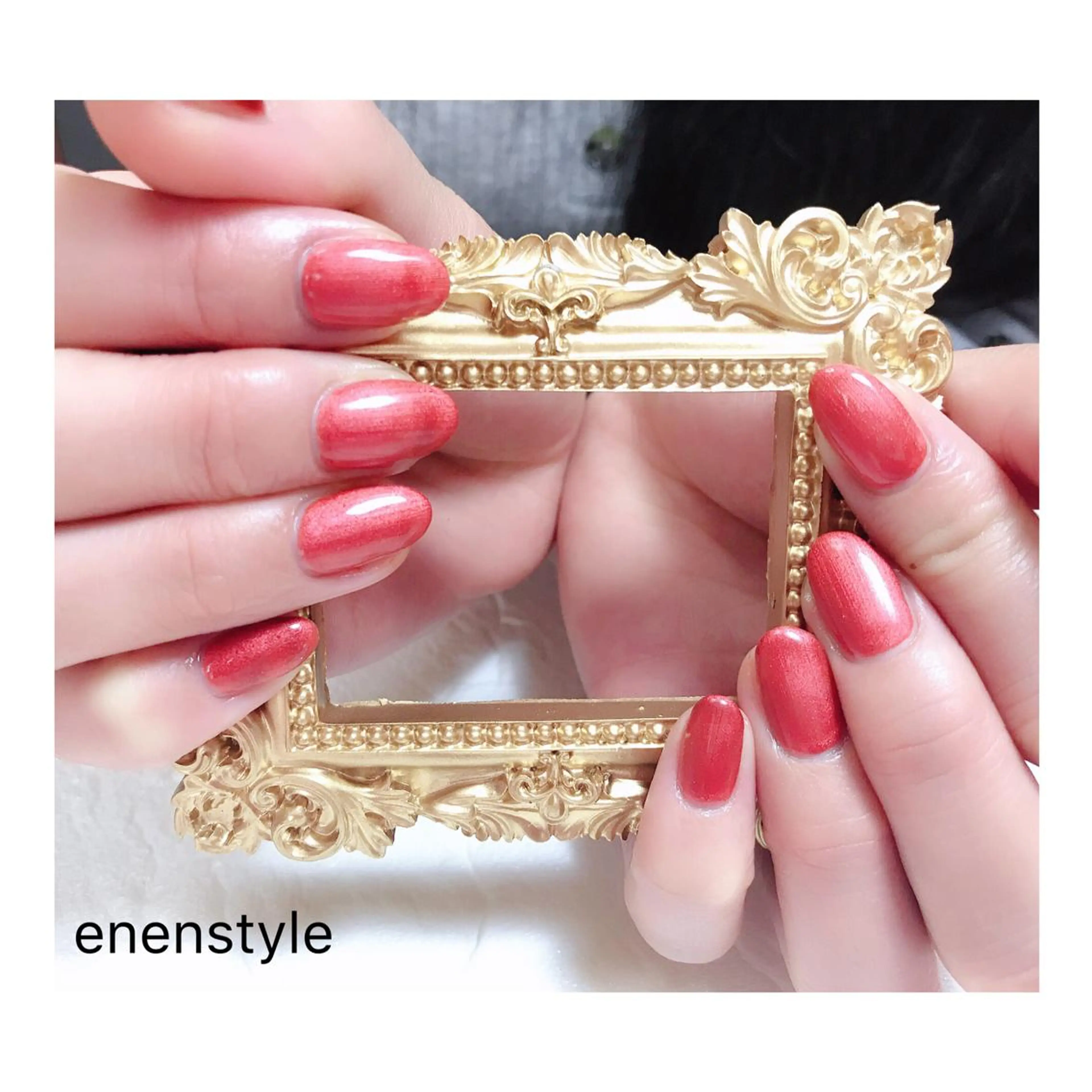 ショート ネイル ジェルネイル ニュアンスネイル オフィスネイル 赤色 シンプルネイル 👑enen style👑のネイルデザイン