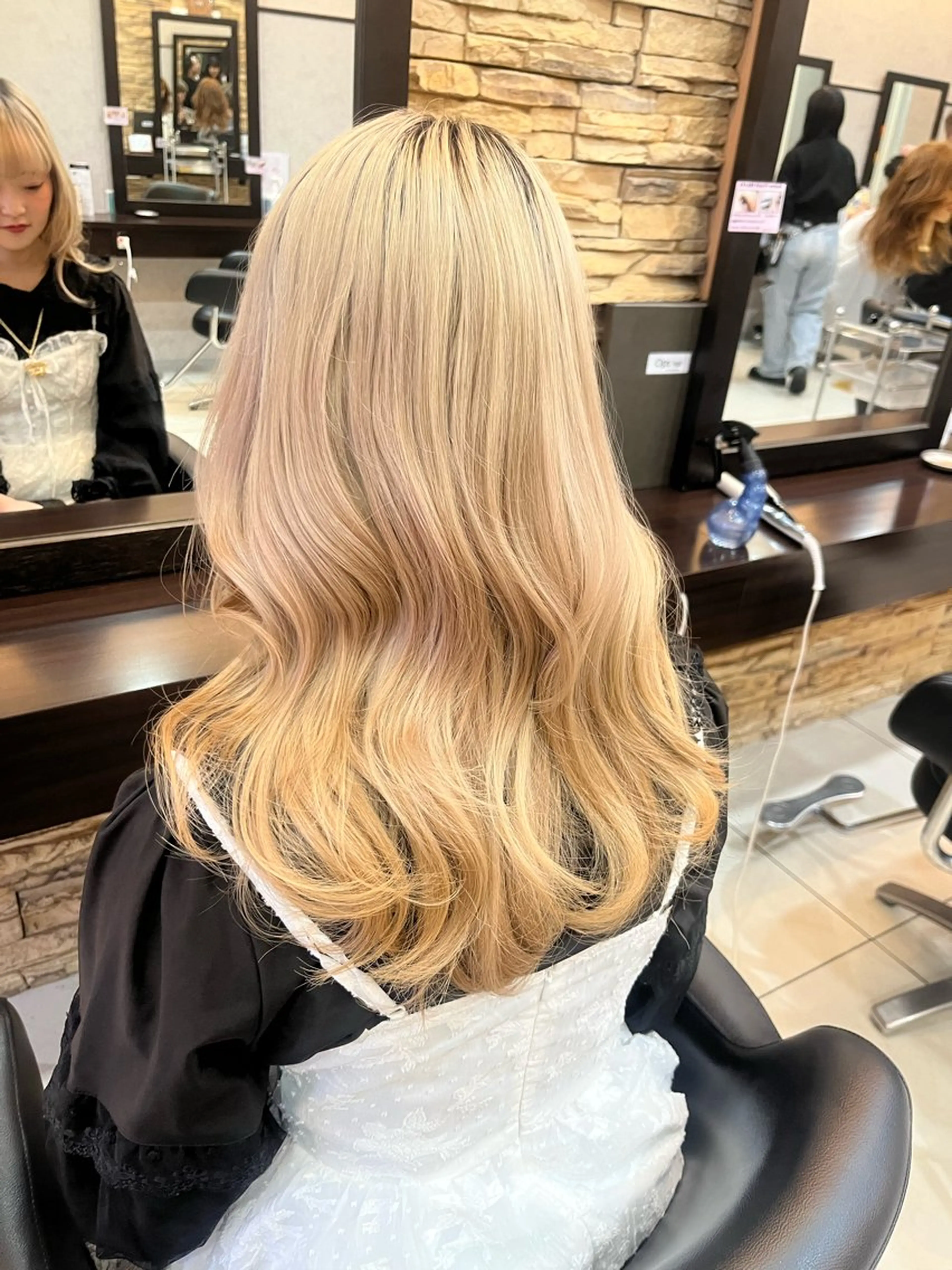 カラー ブロンド 透明感カラー✨🩵 韓国ヘアkanatoのヘアスタイル