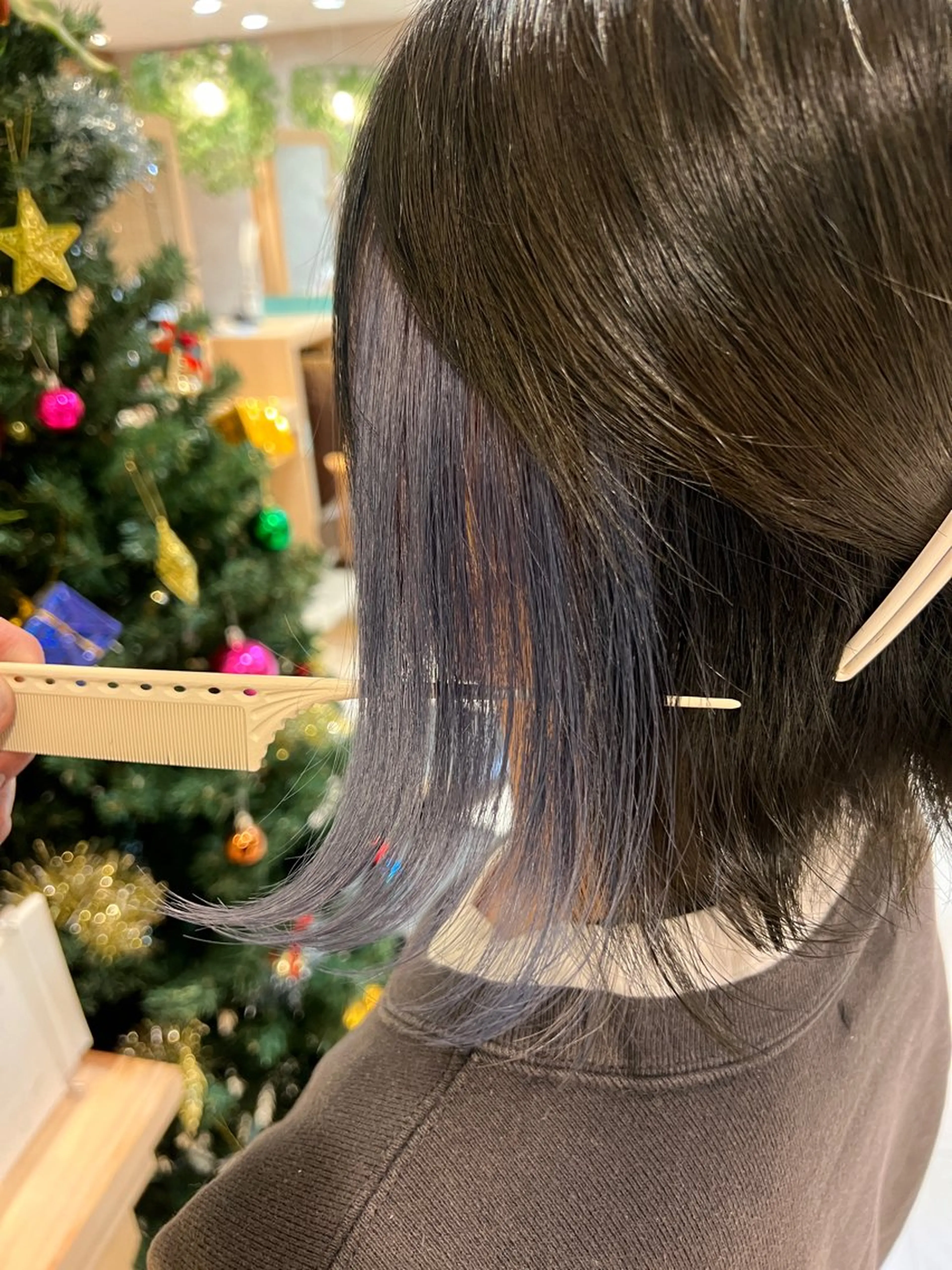ミディアム カラー ブリーチ ブルーカラー デザインカラー インナーカラー シルバー KENTO 【茨城1の縮毛矯正】のヘアスタイル