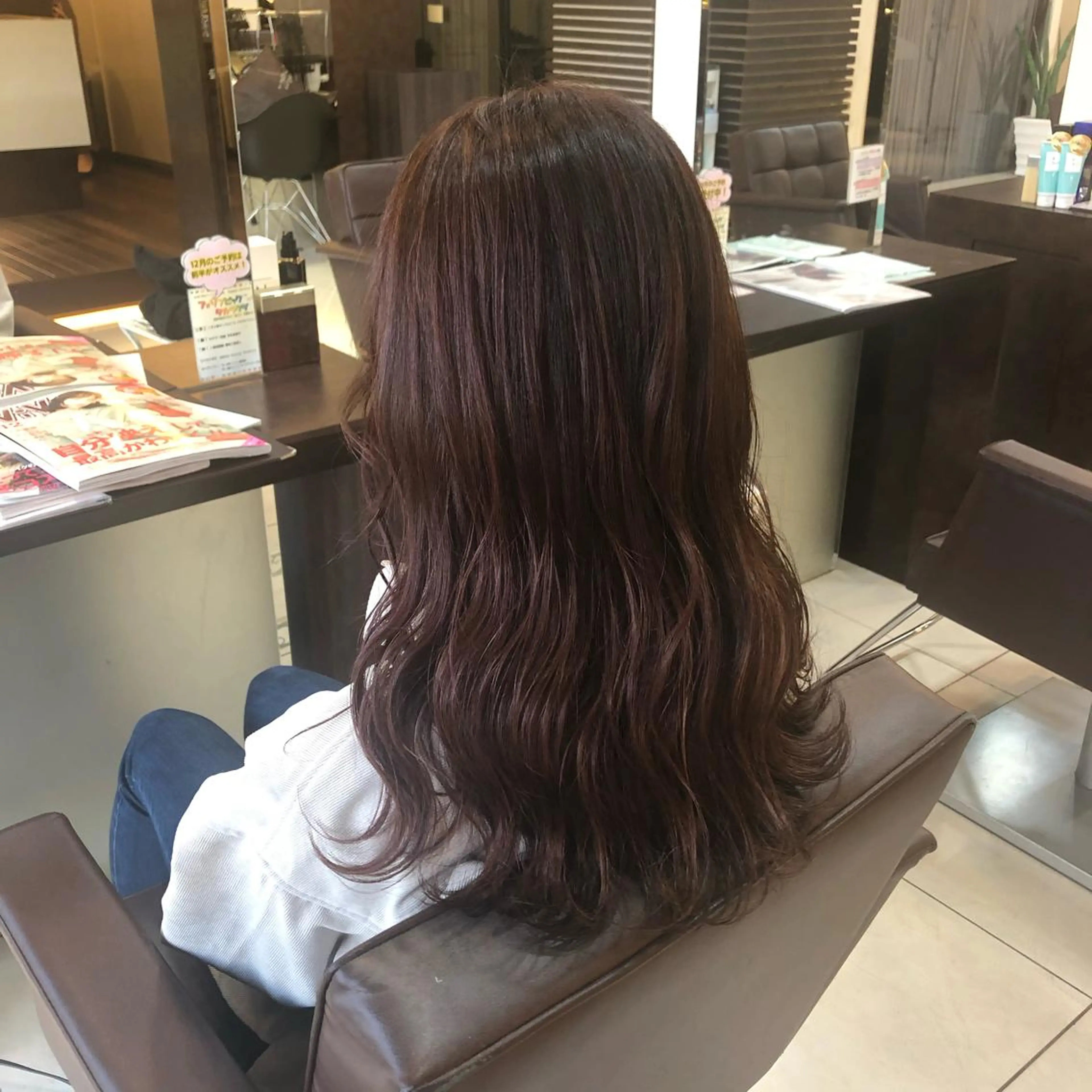 ロング カラー レイヤーカット✖️ 柔らかベージュカラーのヘアスタイル