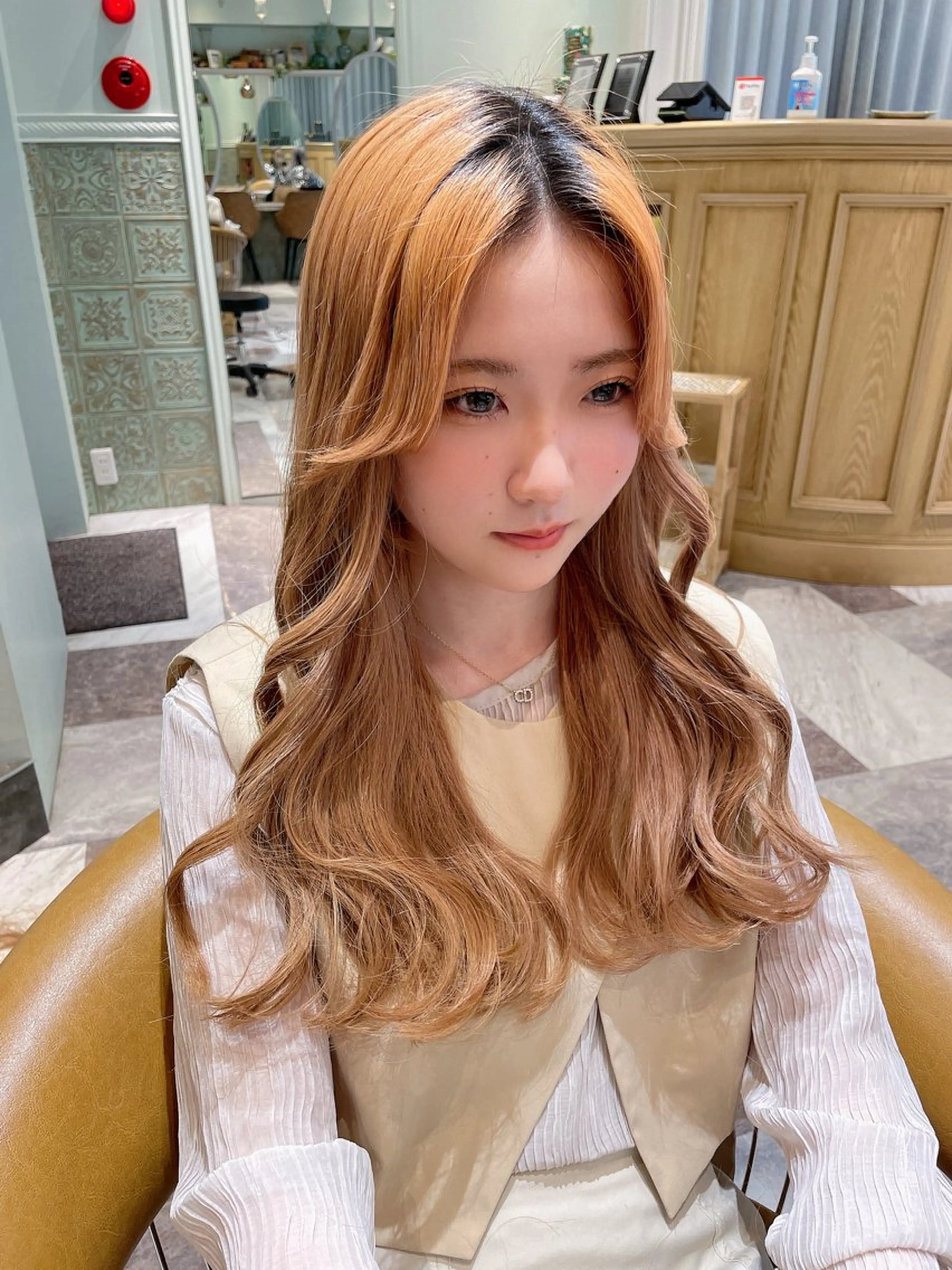 ロング カラー ベージュカラー 黒髪 ブリーチ ブルーカラー ブルーブラック カット ヘアカラー トリートメント 木屋元一/透明感 /前髪/ショートボブのヘアスタイル