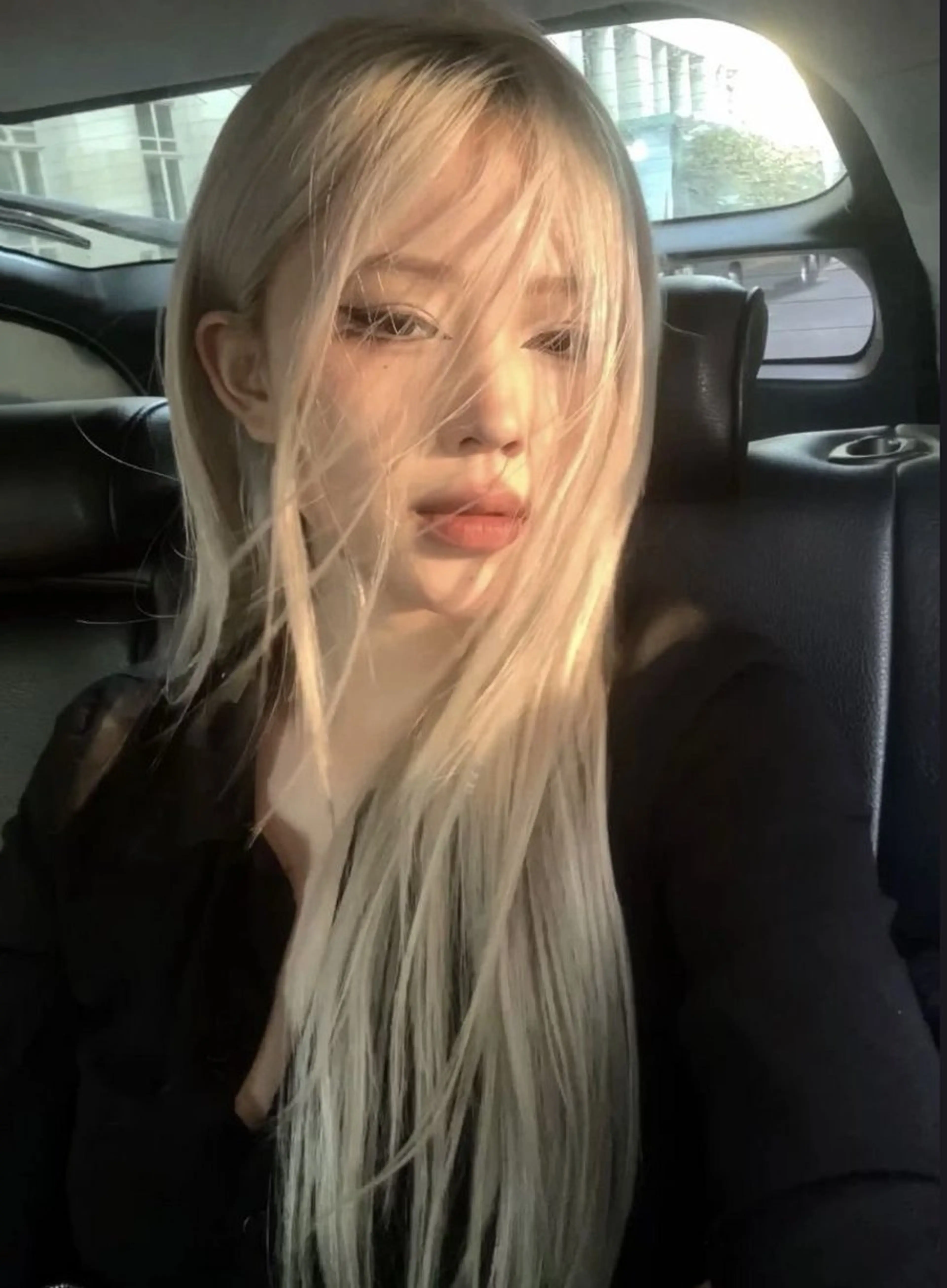 ロング ヘアカラー ヘアセット 艶髪ハイトーンカラー 渋谷🎀ririkaのヘアスタイル