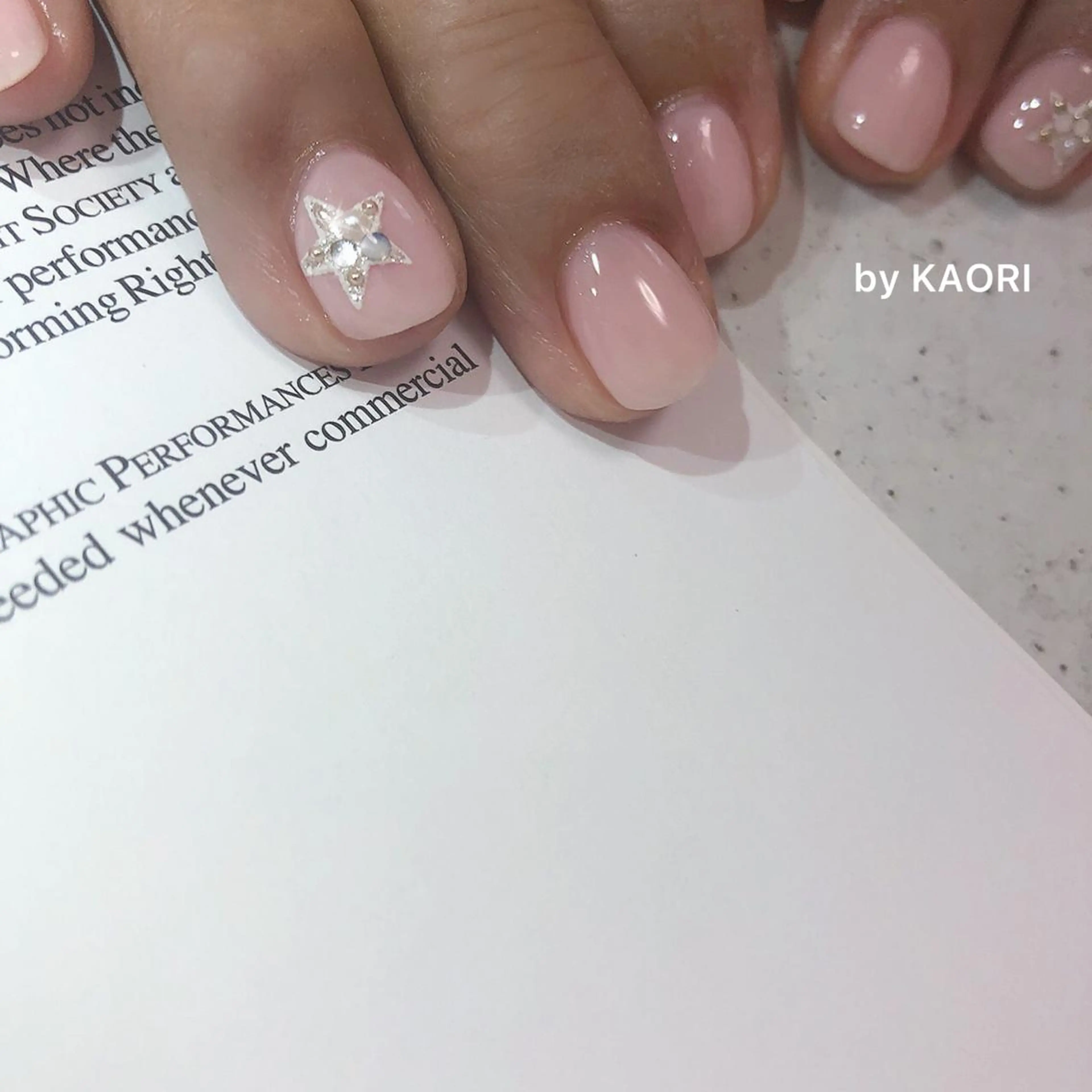 ネイル オーロラネイル ブラウン カジュアル フットネイル フレンチネイル ハンドネイル _Defi_ by Kaoriのネイルデザイン