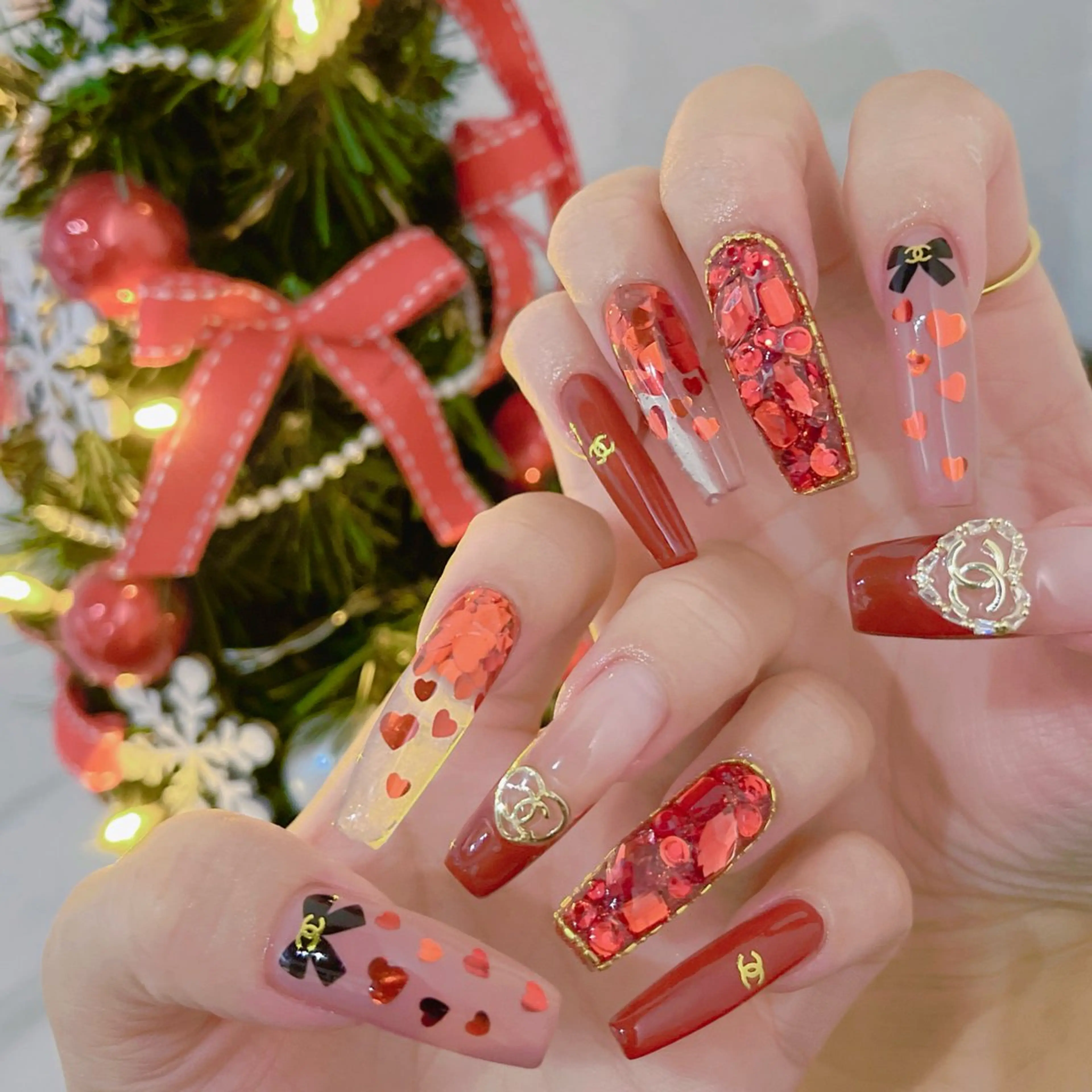 ネイル フットネイル フレンチネイル ジェルネイル ラメ(グリッター) ラメグラデーション ハンドネイル NEO Beauty Salon所属・𝐍𝐄𝐎 𝐉𝐔𝐑𝐈のネイルデザイン