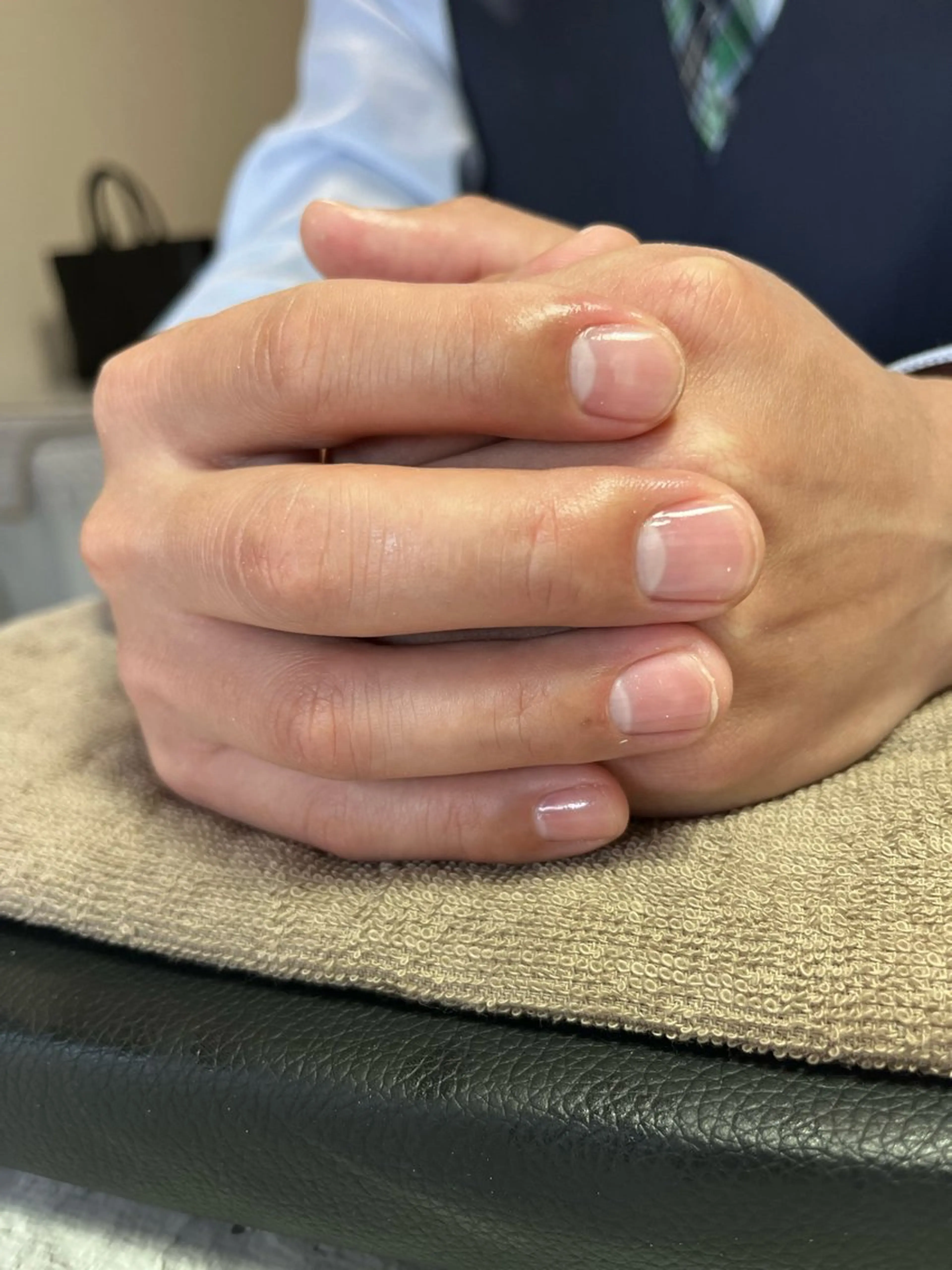 メンズネイルケア【ファイリング・甘皮ケア・艶出し】の写真