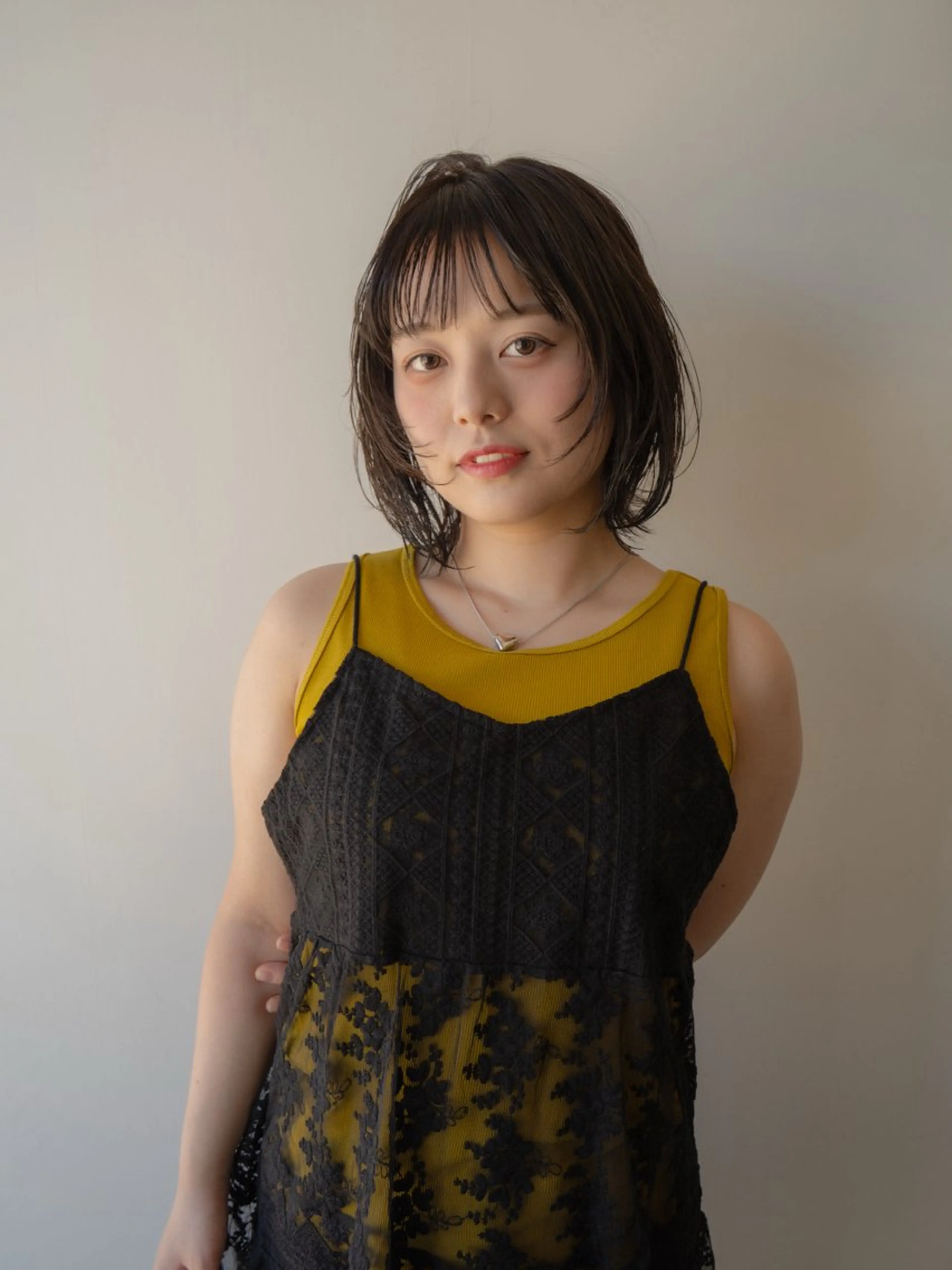 ショート カラー ボブレイヤー オリーブカラー ボブ レイヤーカット plus HAIR いずみのヘアスタイル