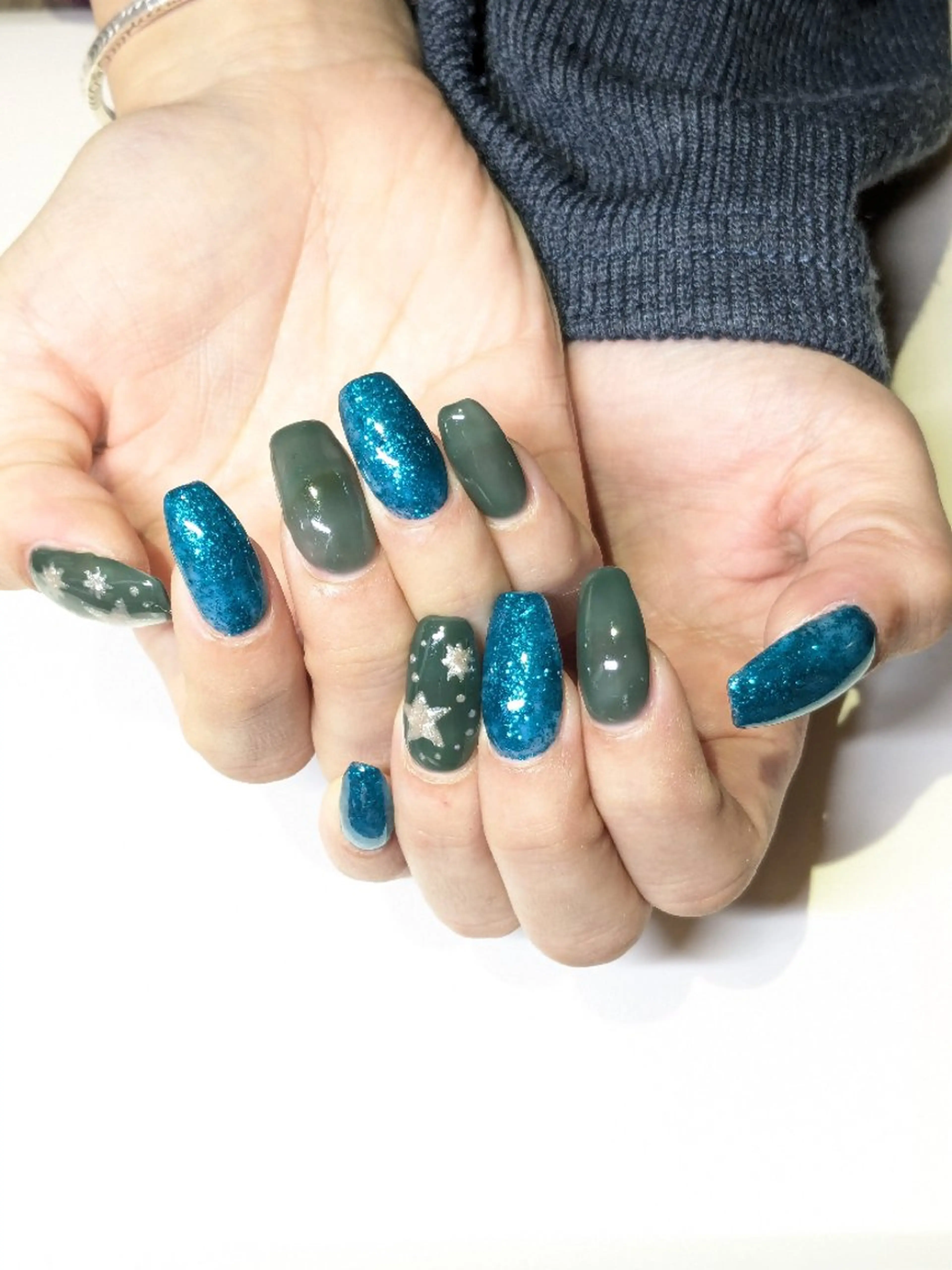 ネイル アートネイル グリーン ラメ(グリッター) 冬ネイル クリスマス ハンドネイル ネイルサロン ゆりかごのネイルデザイン