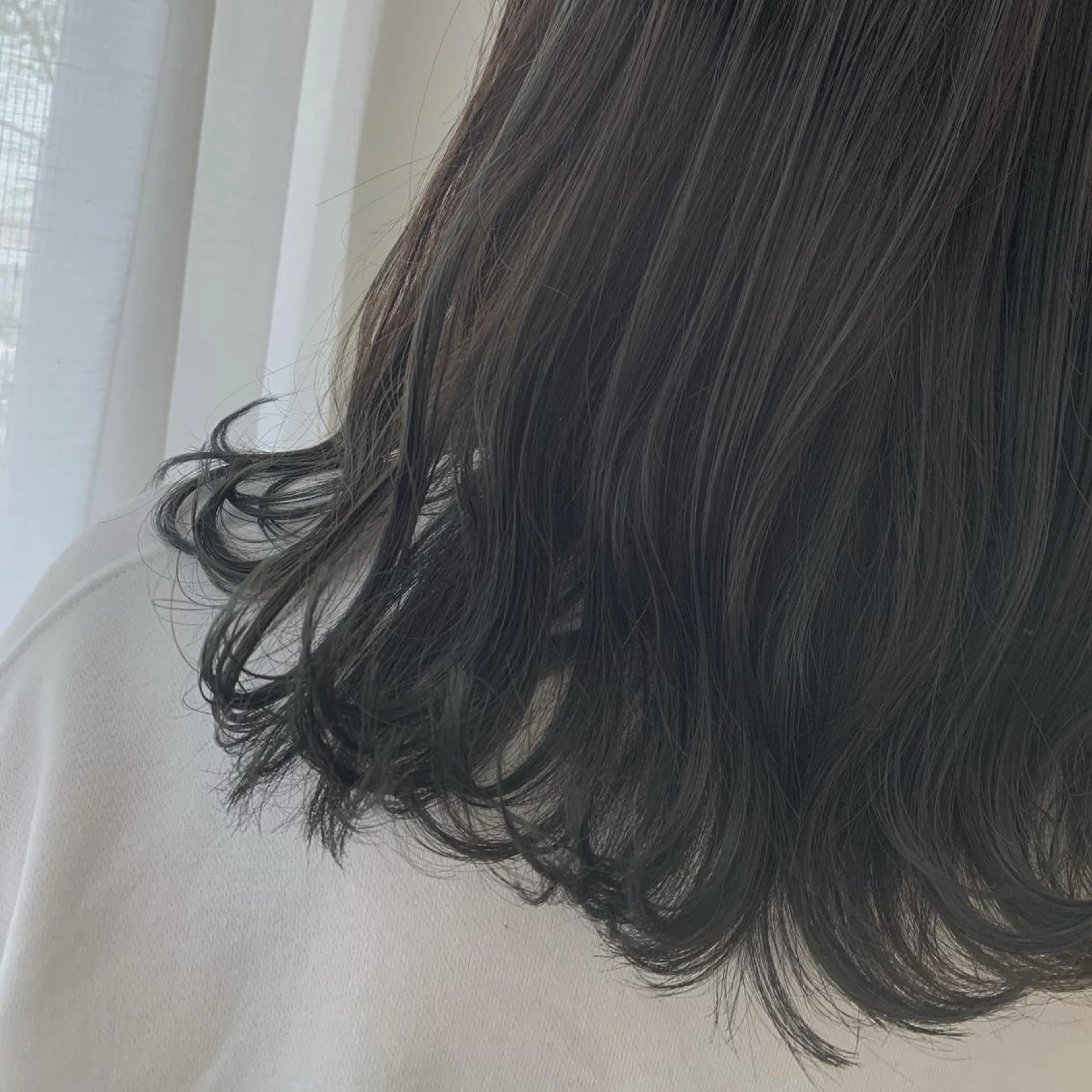 ミディアム カラー fio マナミのヘアスタイル