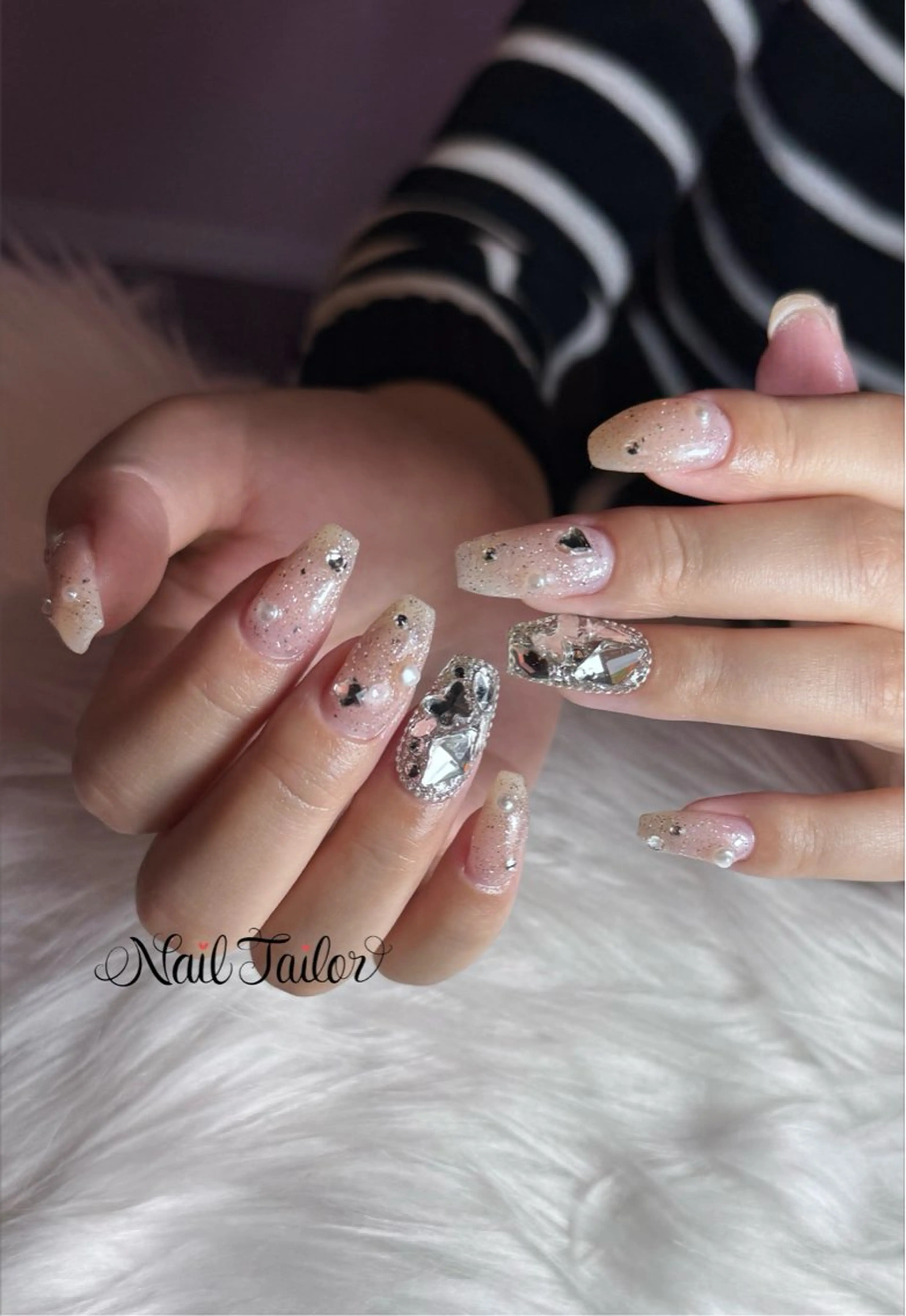 ネイル フラッシュネイル キラキラネイル ロングネイル オフィスネイル ハンドネイル NailTailor ネイルテイラーのネイルデザイン