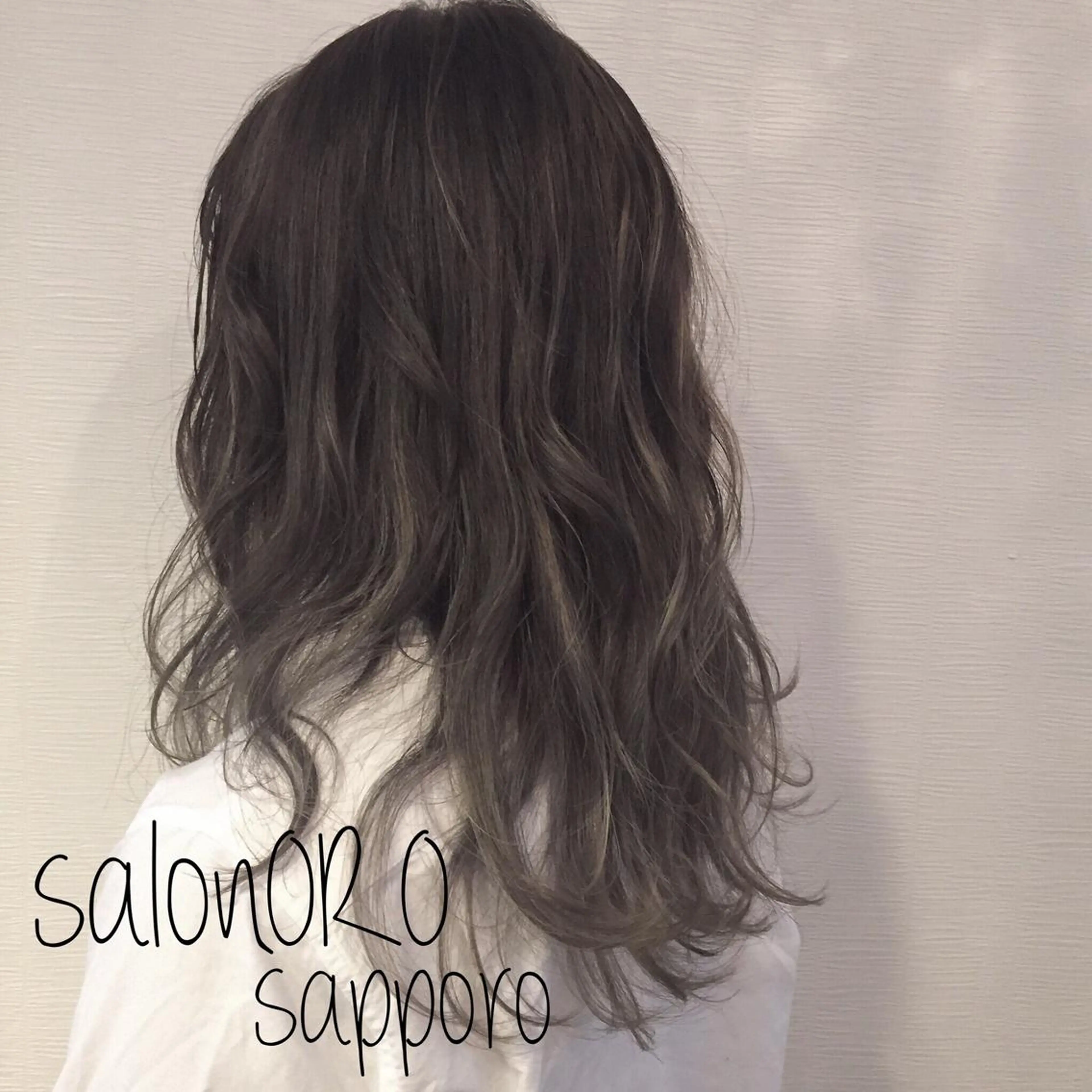 ロング カラー ブリーチ ブルーカラー グラデーションカラー グレージュ シルバー toiro by lien hair atelier所属・池田 真由美のヘアスタイル
