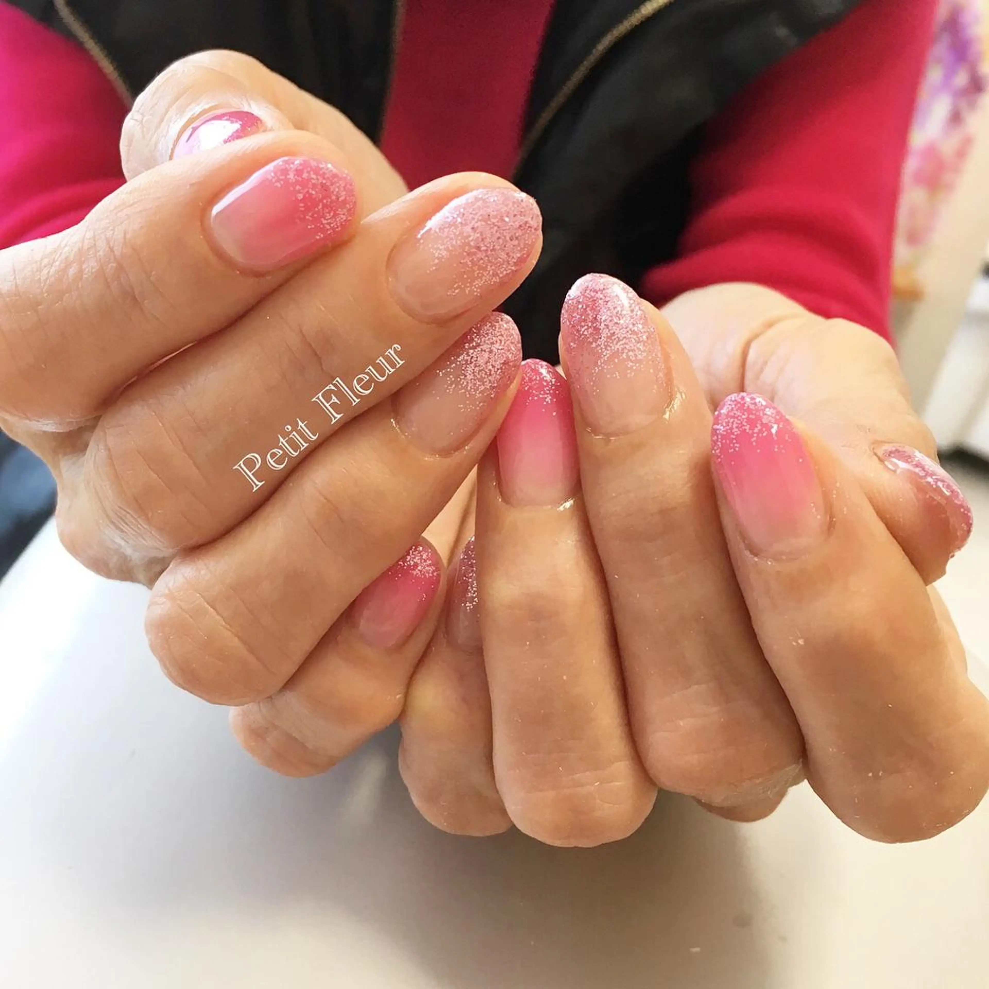 ネイル グラデーション キラキラネイル ラメ(グリッター) ラメグラデーション ピンク Petit Fleur所属・青柳 亜梨奈のマツエク・マツパデザイン