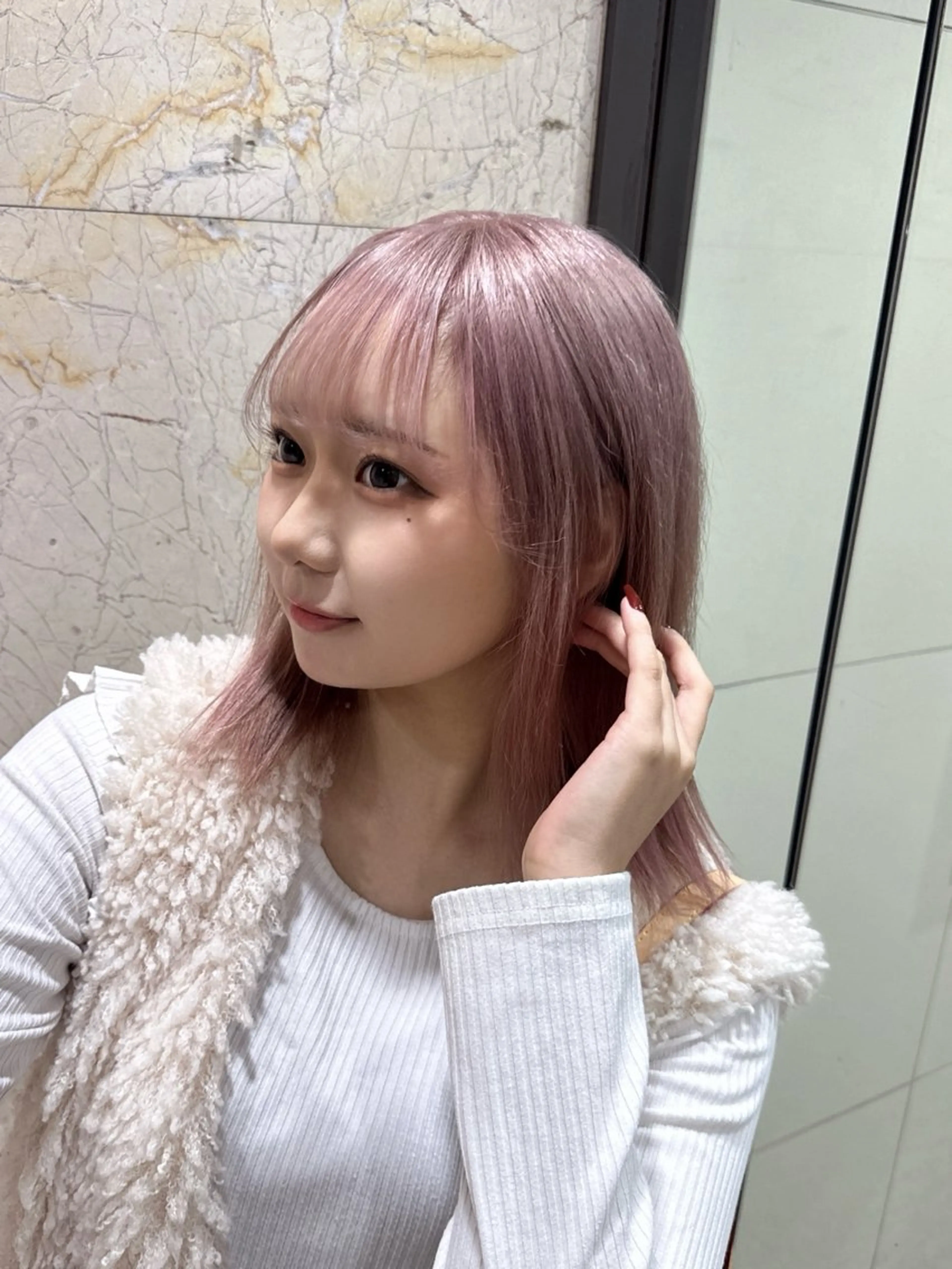 ミディアム ヘアカラー サロウィン新宿三丁目East所属・顔周りレイヤー/新宿 /モテ艶カラー/航介のヘアスタイル