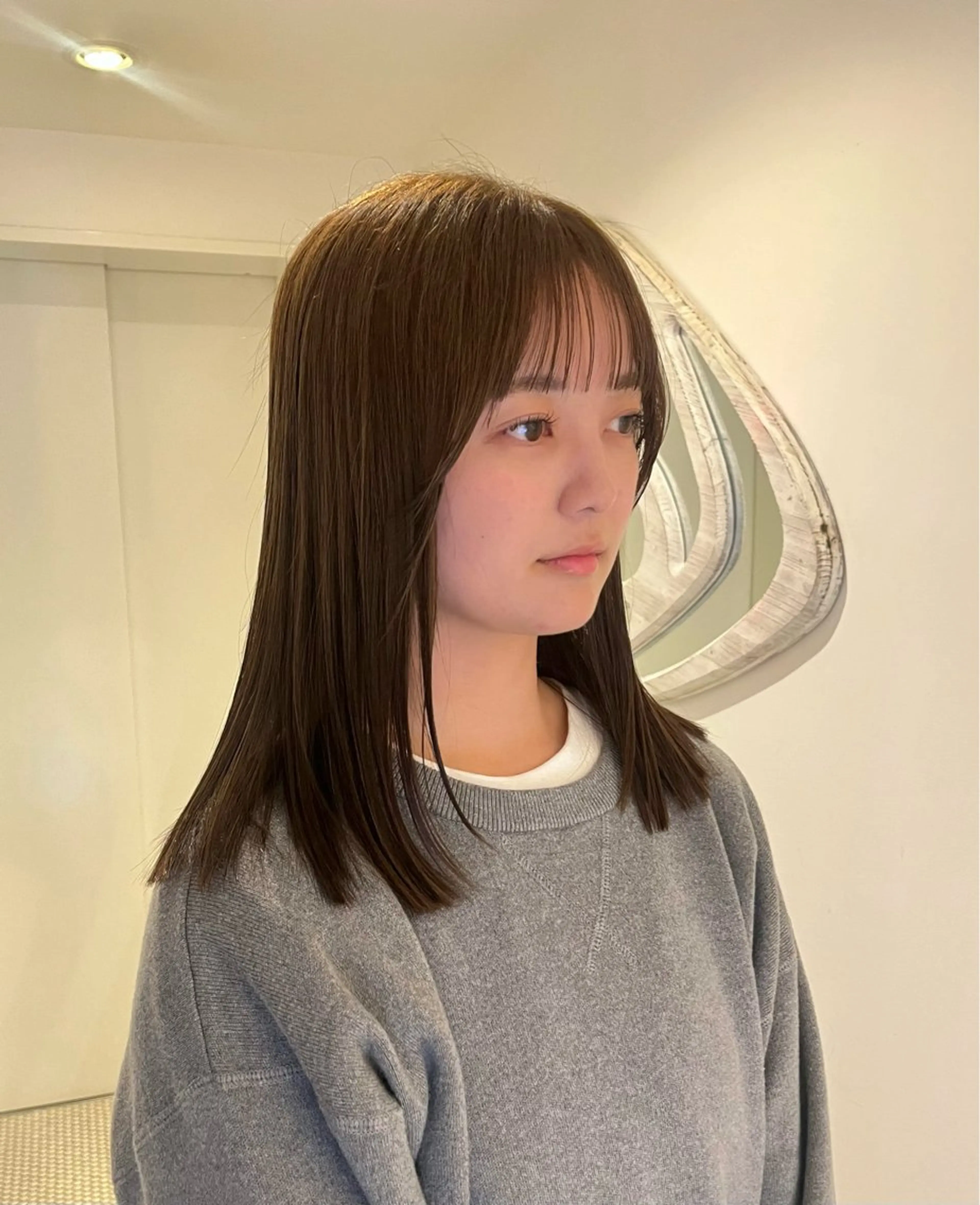 ミディアム カット ヘアカラー トリートメント あやか/ベージュ /透け感カラーのヘアスタイル