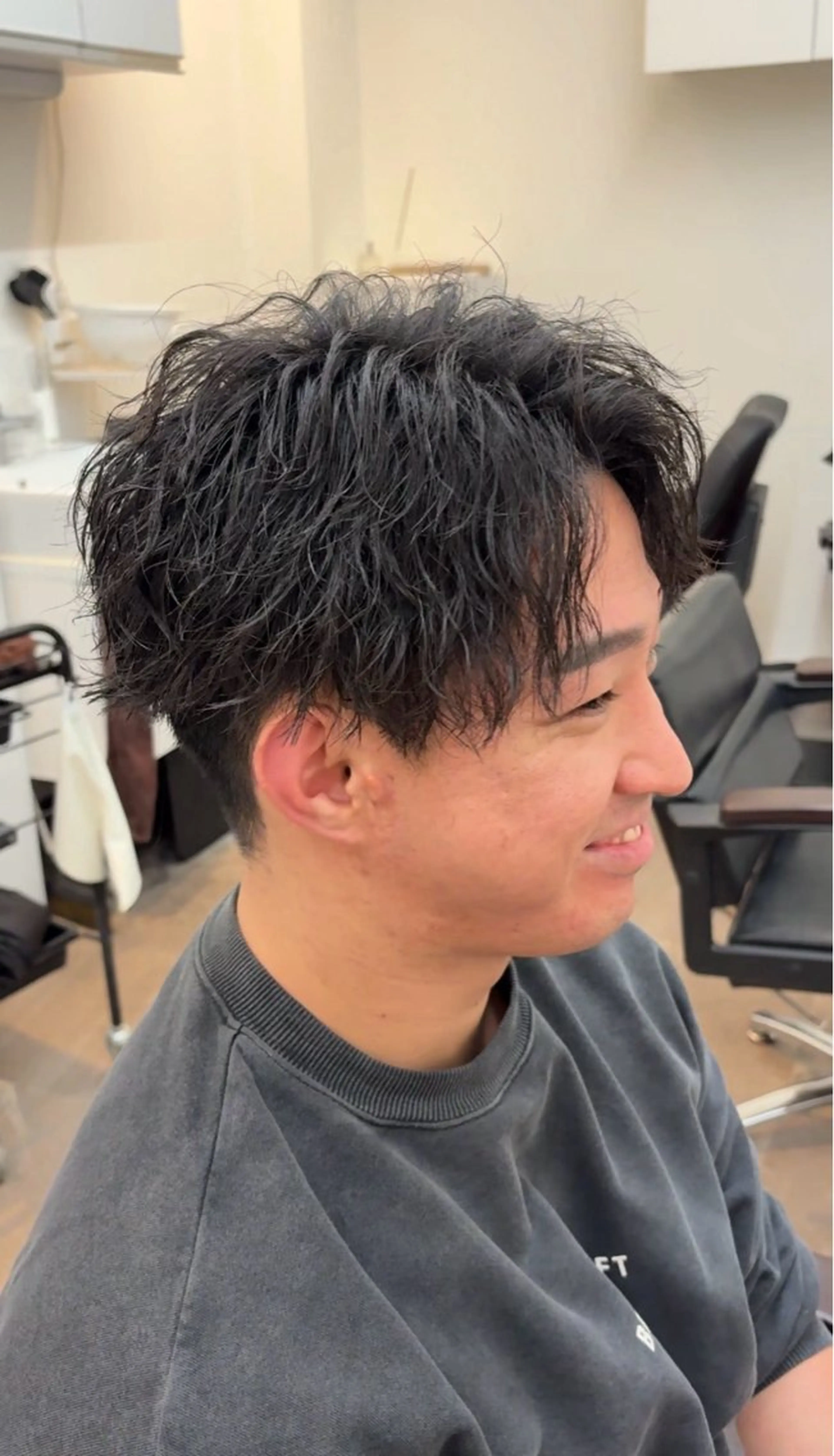 ショート パーマ メンズ センターパート メンズパーマ ツイストスパイラルパーマ スパイラルパーマ メンズパーマ×カラー ×新宿　　裕世のヘアスタイル