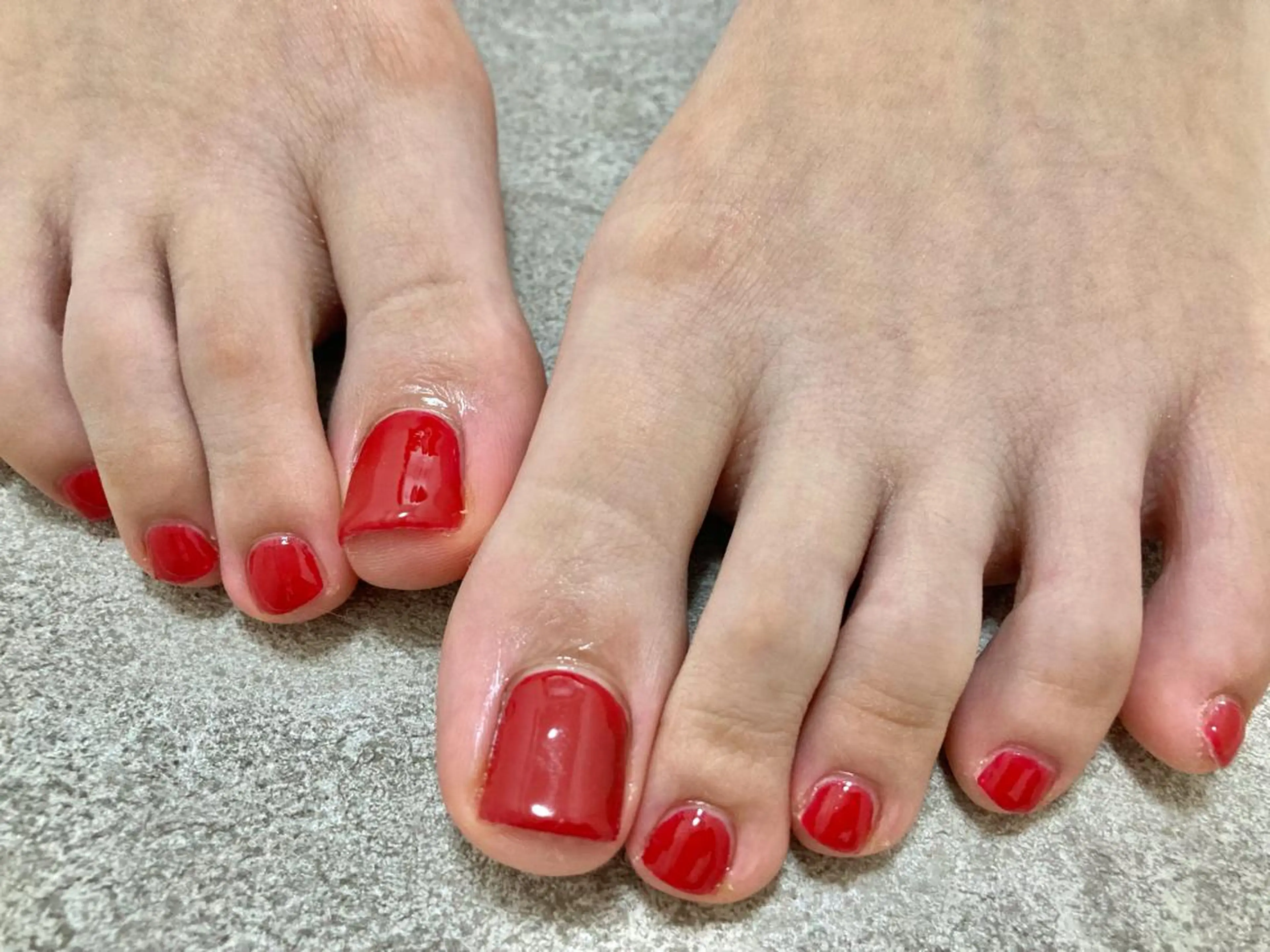 ネイル フットネイル 赤色 ハンドネイル mogunail &blowのネイルデザイン