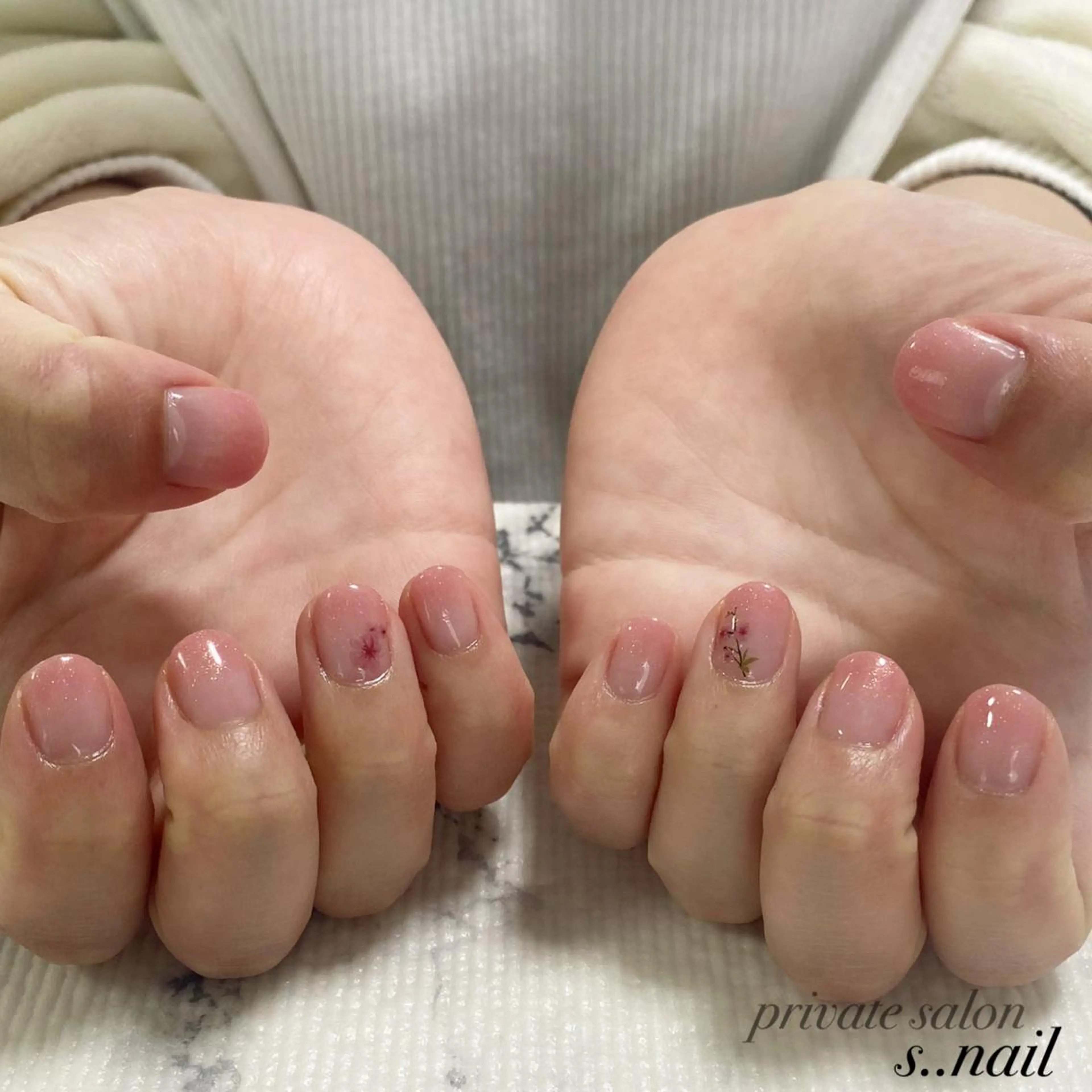 ネイル グラデーション ラメ(グリッター) ハンドネイル フットネイル s..nail / MORITAのネイルデザイン