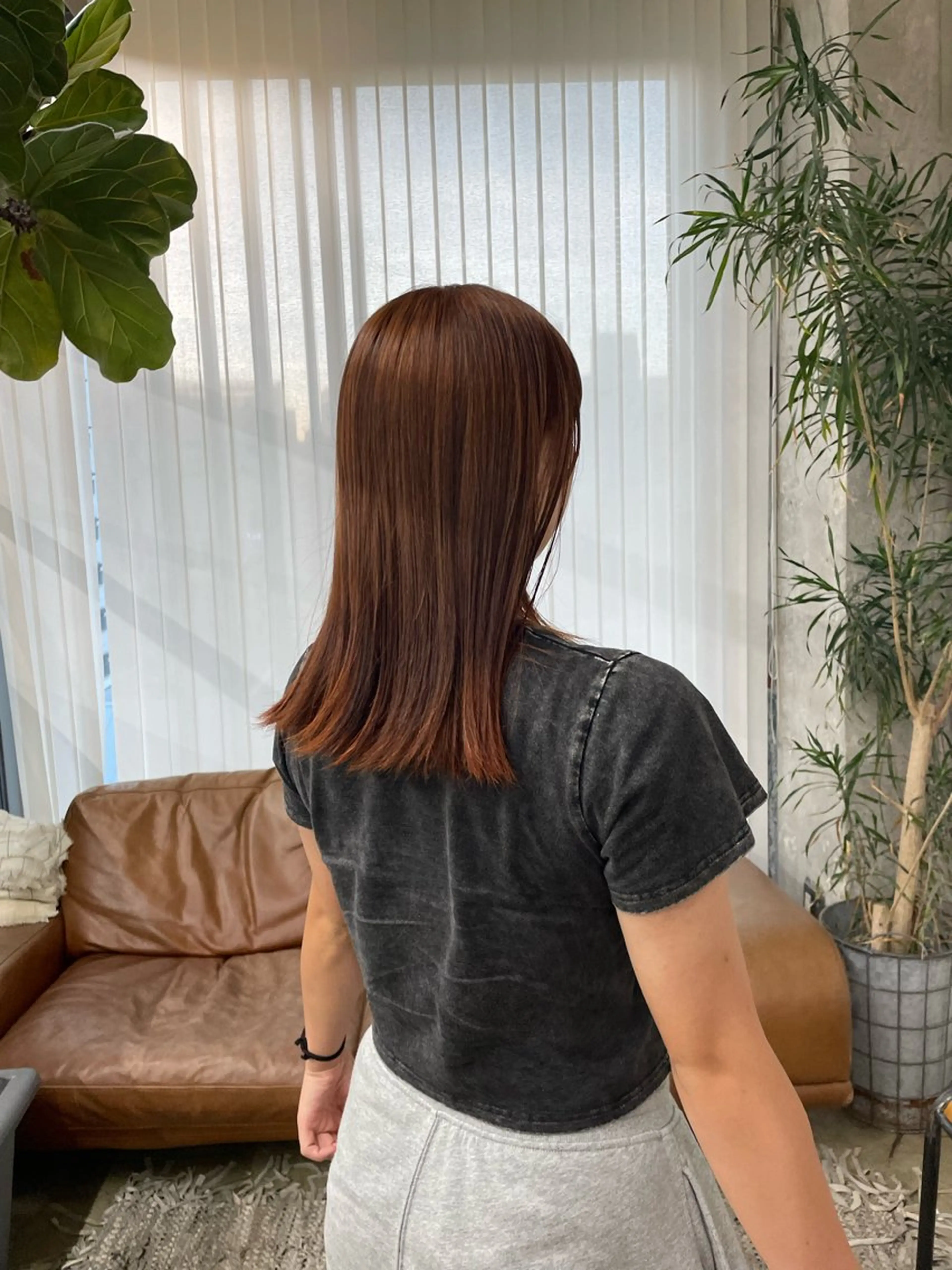 セミロング カット ヘアカラー 鈴木瑛里／ブロンド ベージュ／男女のヘアスタイル