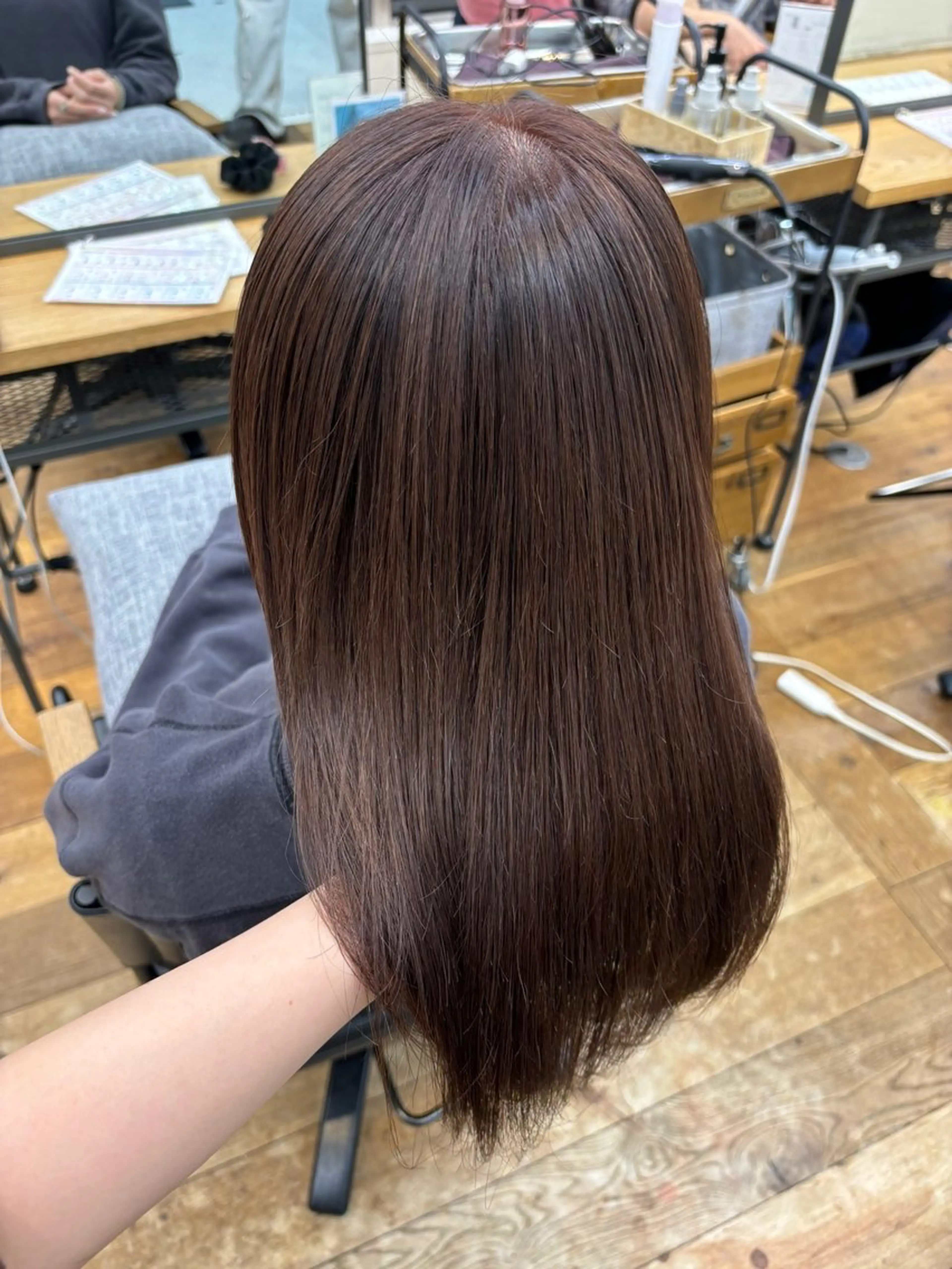 セミロング ヘアカラー よこやま なぎさのヘアスタイル