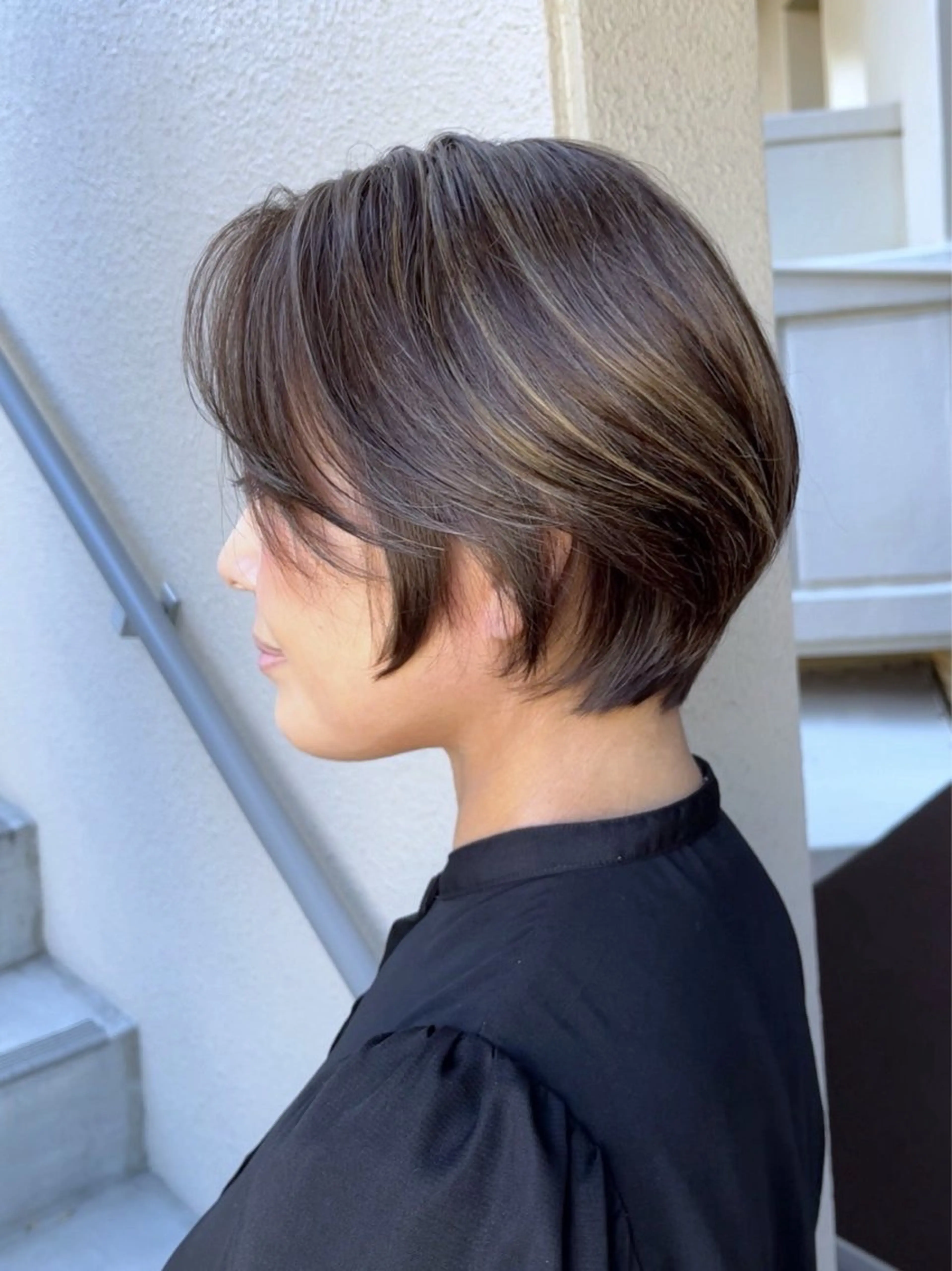 ショート ハイライト 岩尾 萌々子のヘアスタイル