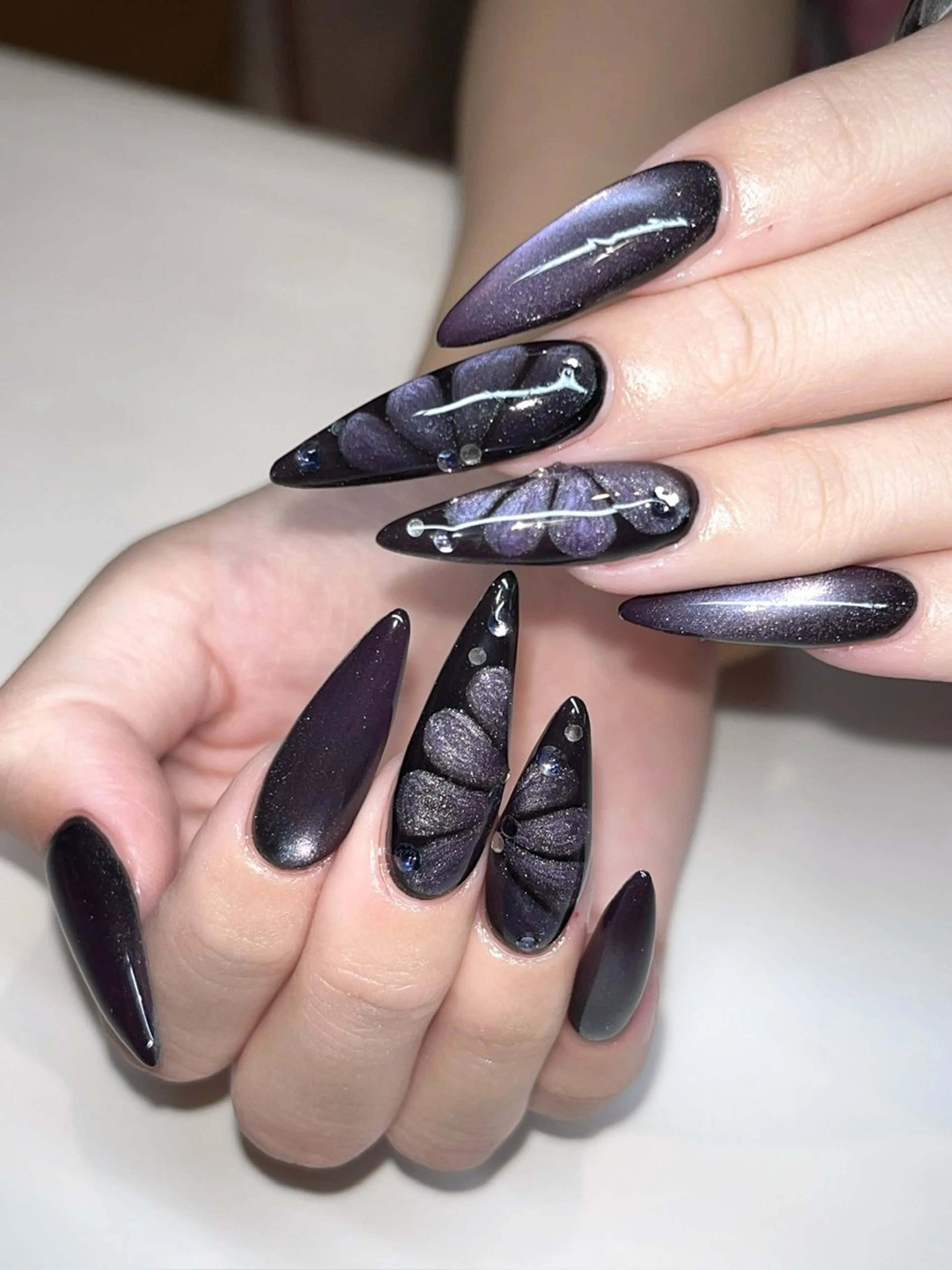 ネイル ハンドネイル moca心斎橋店 Aina🐈‍⬛🤍のネイルデザイン