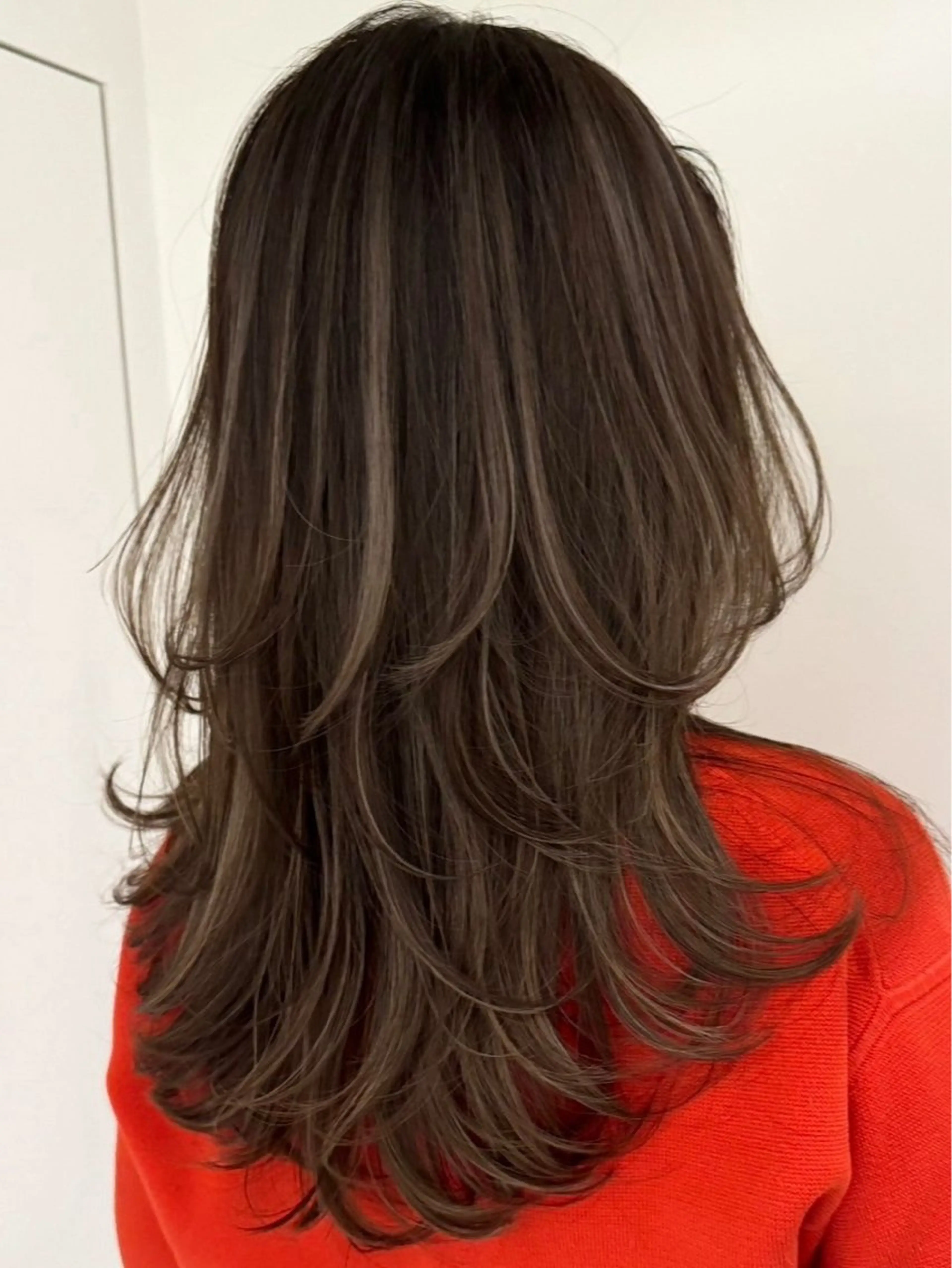 ロング カラー ハイライトカラー ハイライト レイヤーカット 新實 ゆりあのヘアスタイル