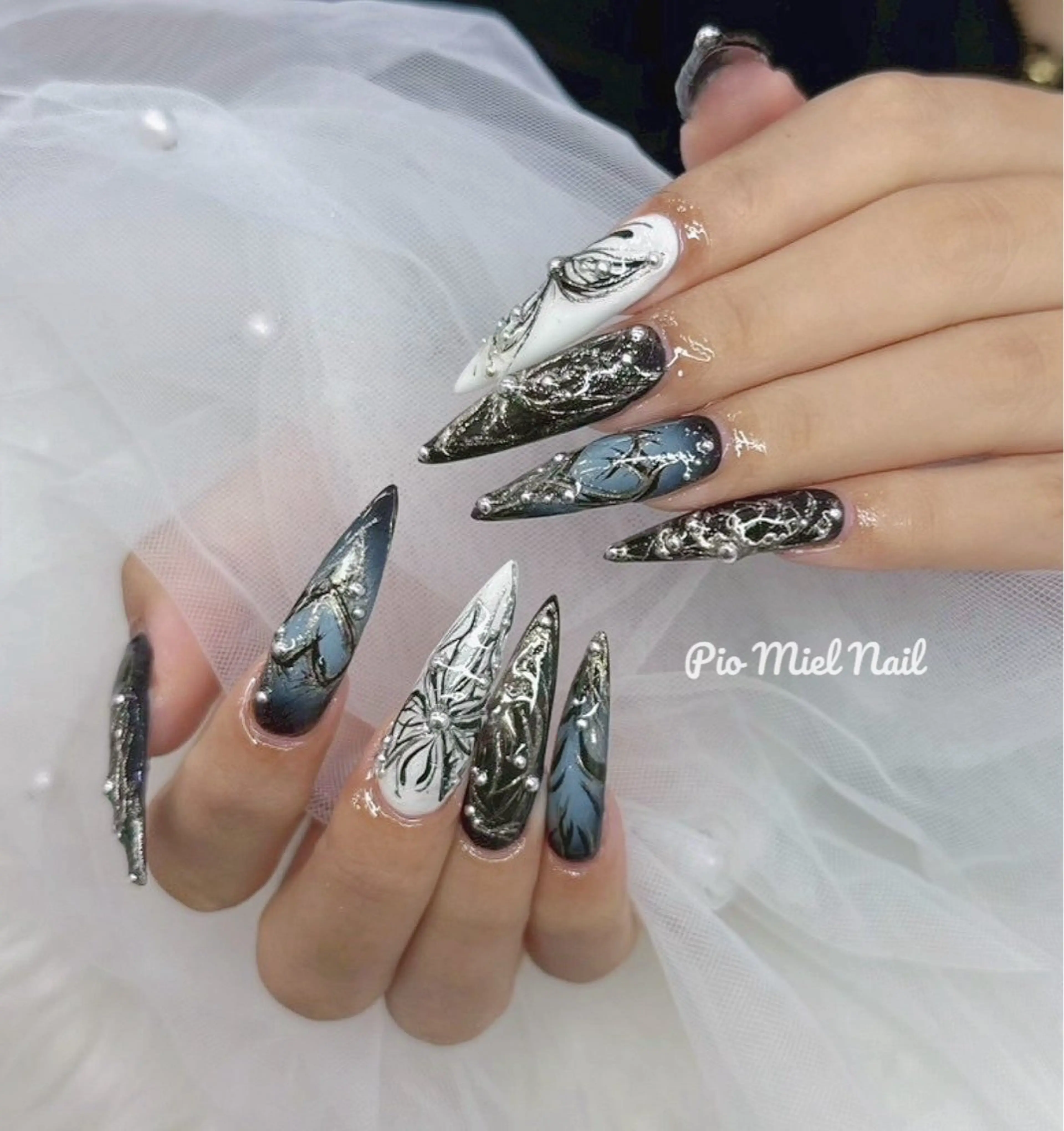 ネイル アートネイル ブルー シルバー 冬ネイル ハンドネイル HANA 長さだしのネイルデザイン