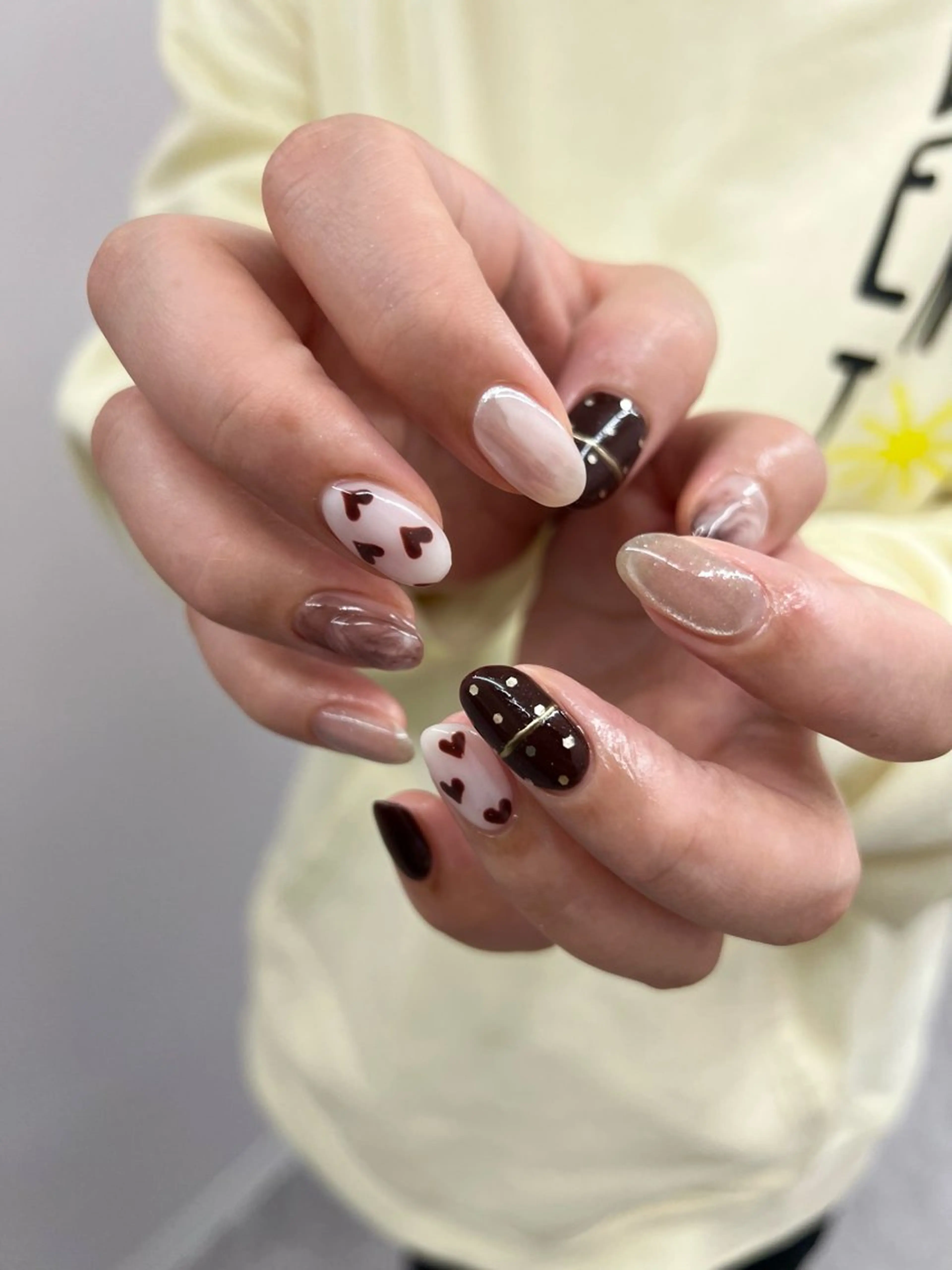 ネイル ブラウン ドット ジェルネイル ハート マグネットネイル ハンドネイル ハンドケア Bana_ Nailのネイルデザイン