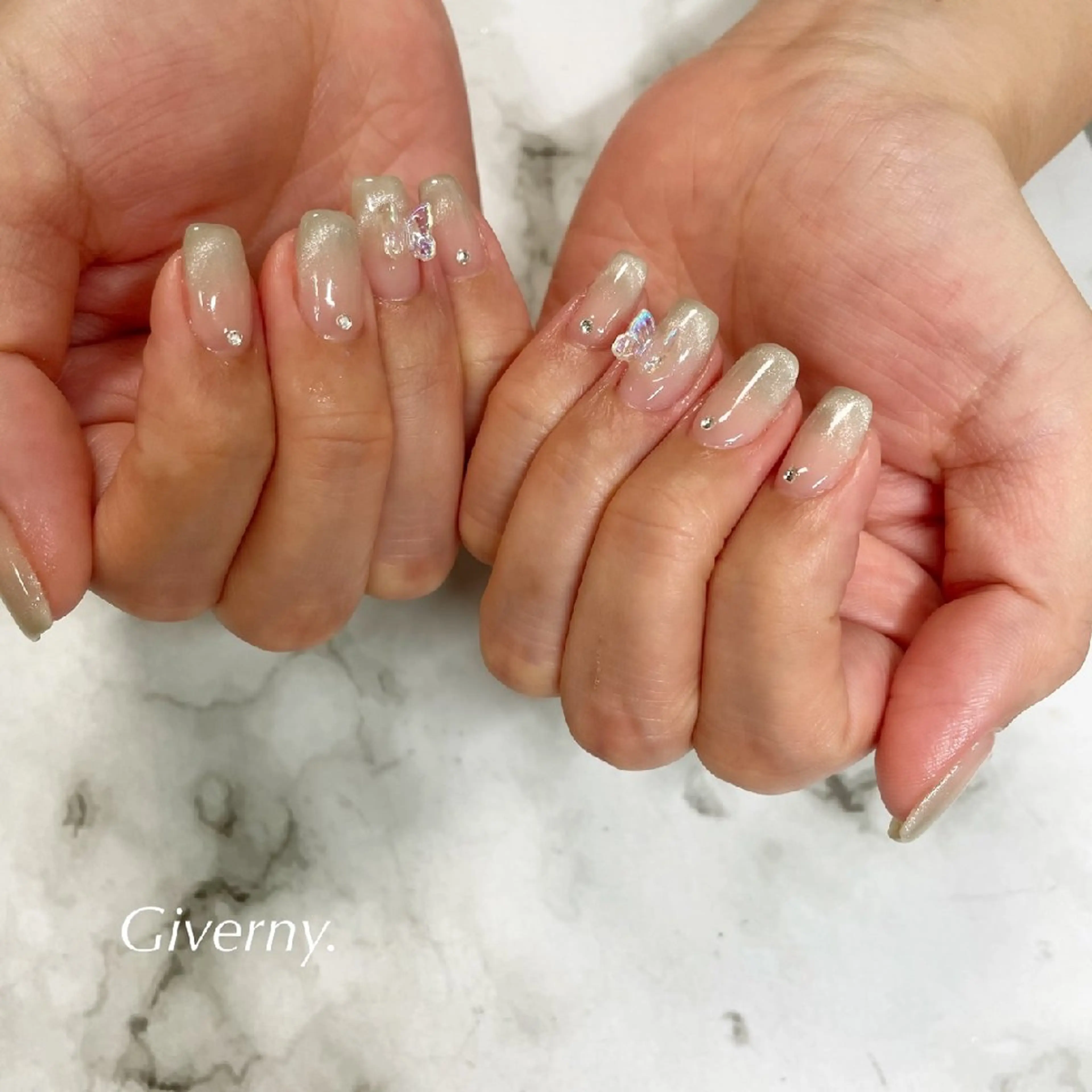ネイル フレンチネイル マグネットネイル マグネットフレンチ ハンドネイル Giverny .のネイルデザイン