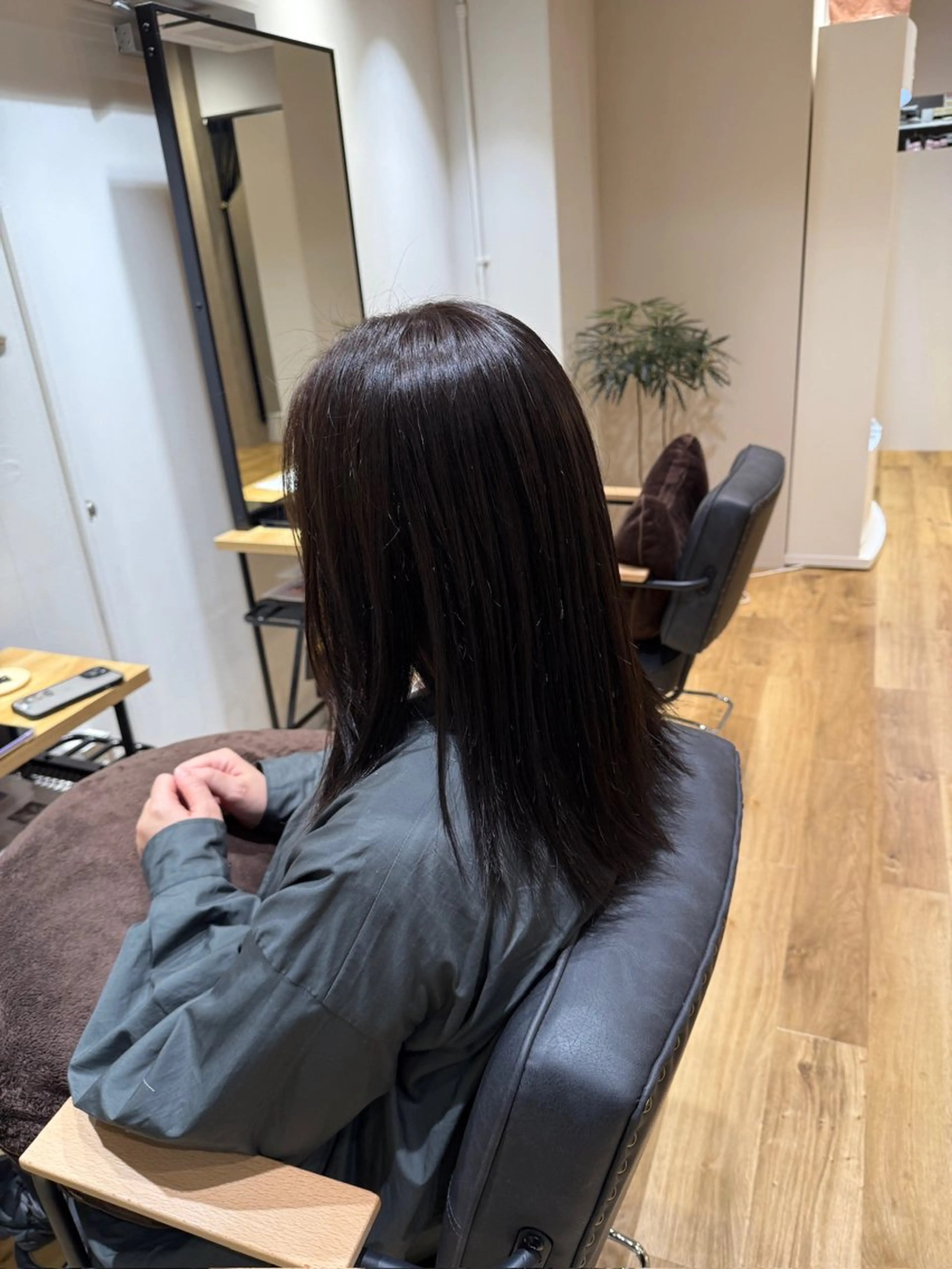 セミロング カラー アッシュ アッシュブラウン ブラウンカラー ダークアッシュ ヘアカラー 中村 凜のヘアスタイル