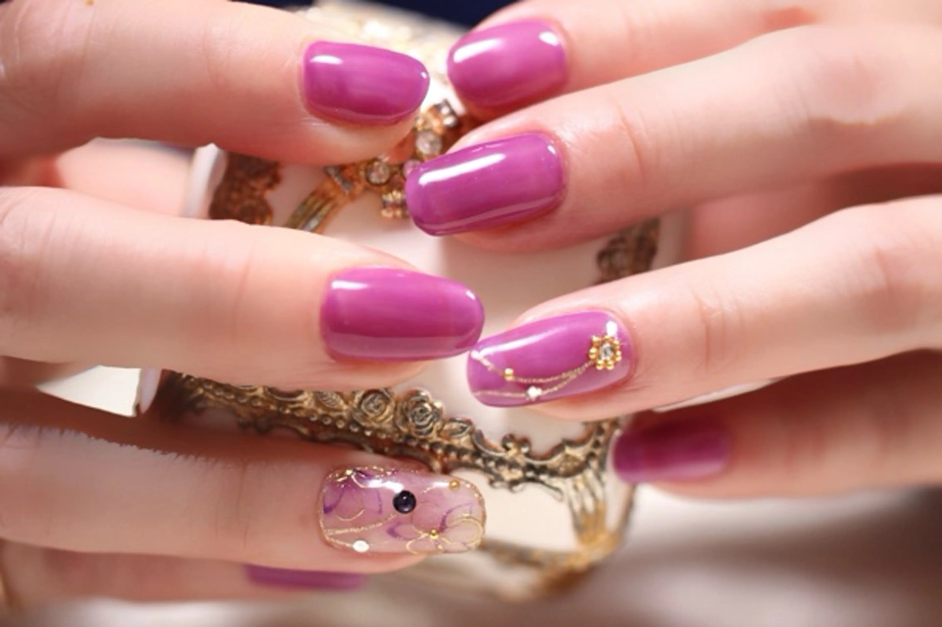 ネイル アートネイル ジェルネイル ワンカラーネイル ストーンネイル ママリンド　志村坂上店所属・しみ えんのネイルデザイン