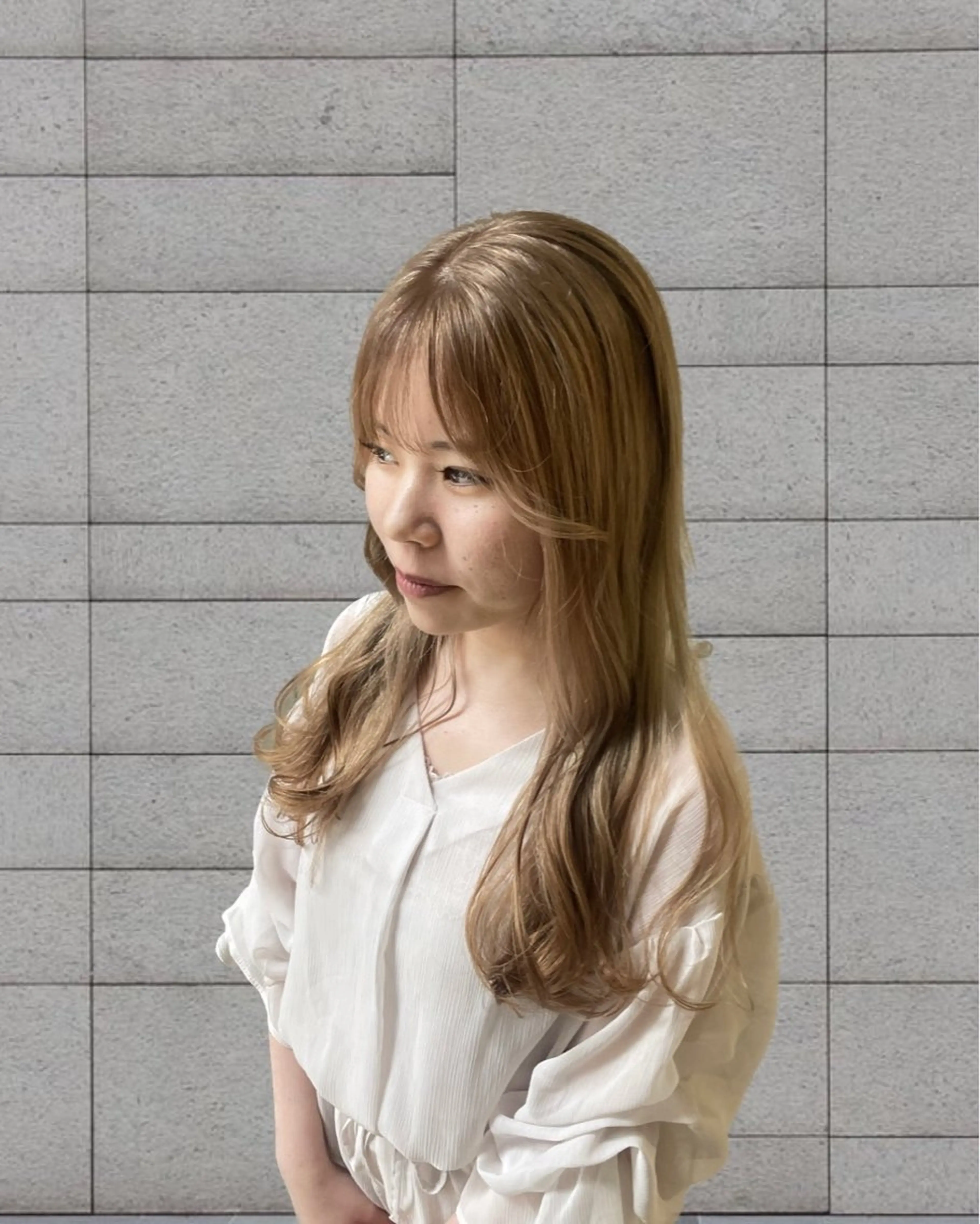 ロング カラー ヘアカラー トリートメント ayano / 透明感・くすみカラーのヘアスタイル