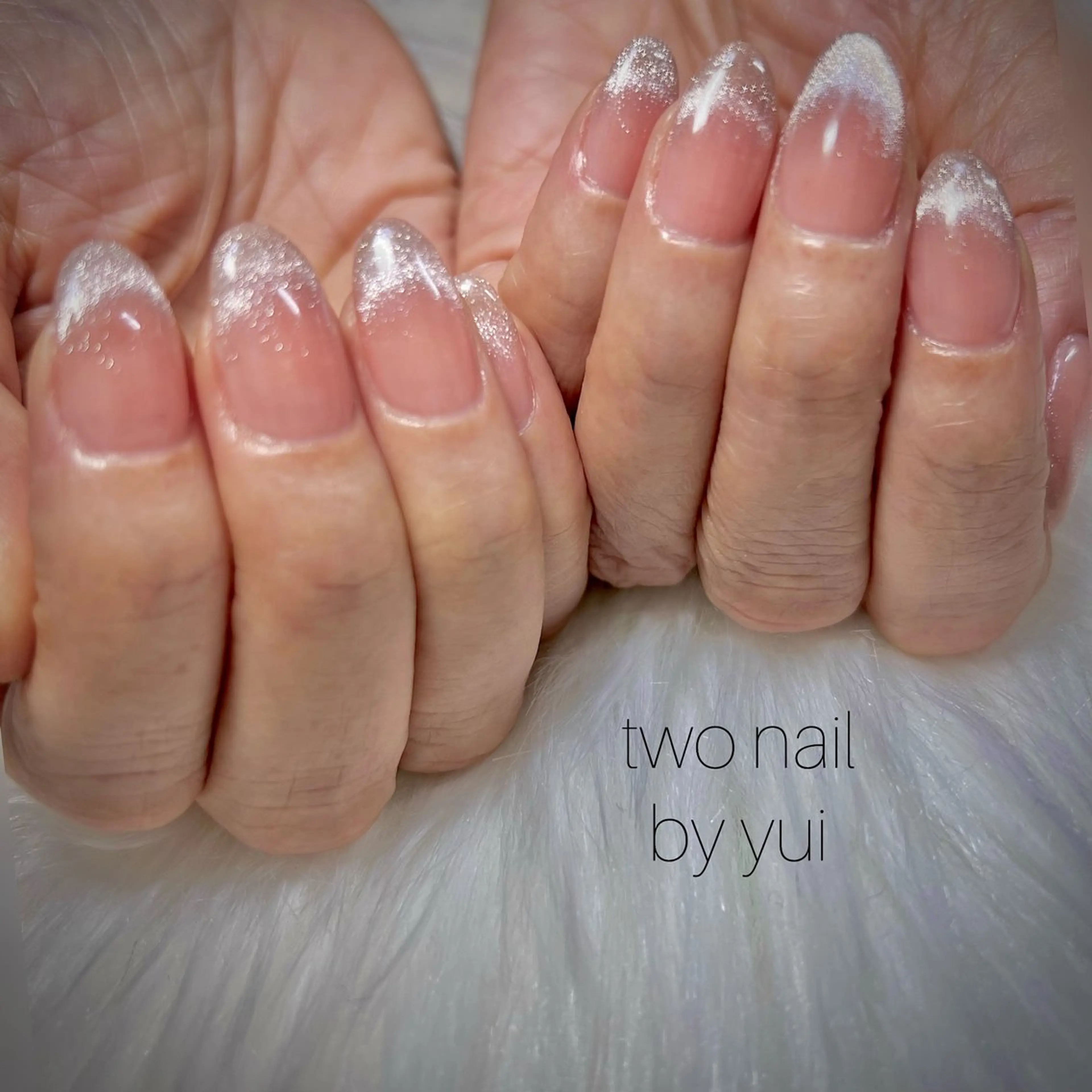 ネイル キラキラネイル マグネットネイル ネイルチップ ホワイト ハンドネイル two nailのネイルデザイン