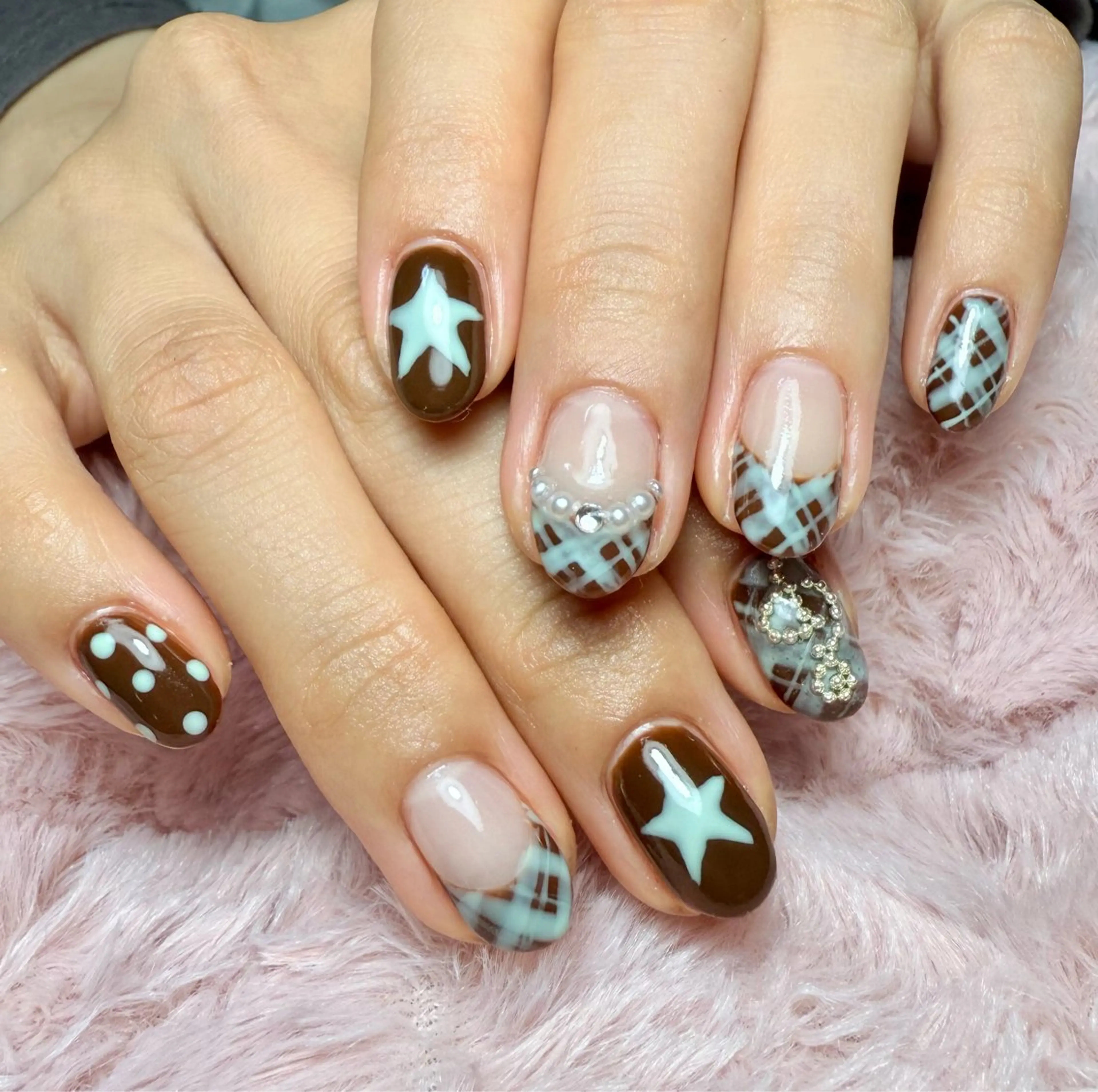 ネイル アニマル柄 アートネイル チークネイル 氷ネイル・うるうるネイル キラキラネイル Mai’s nailのネイルデザイン
