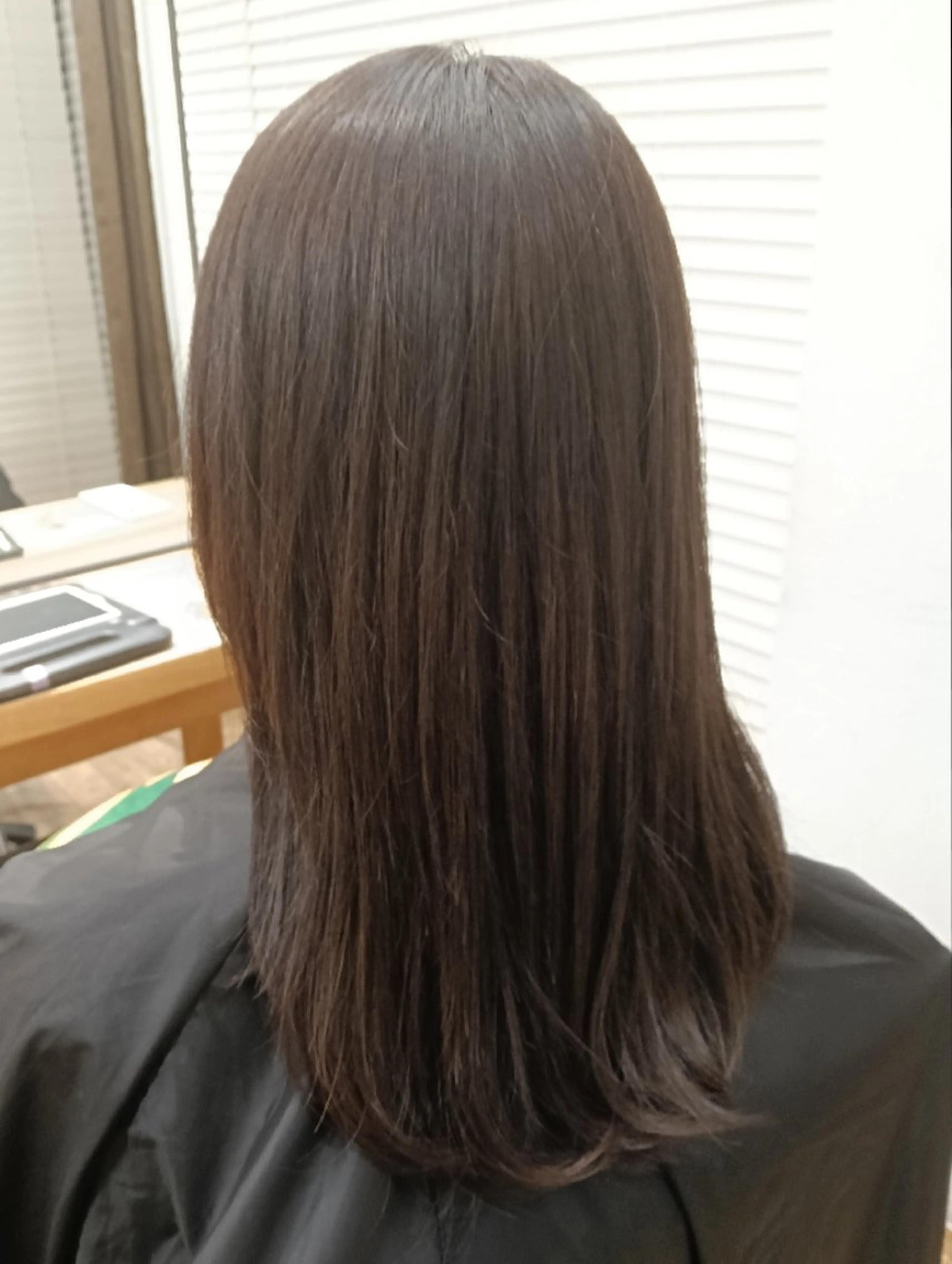 セミロング ヘアカラー ほんま ひろみのヘアスタイル