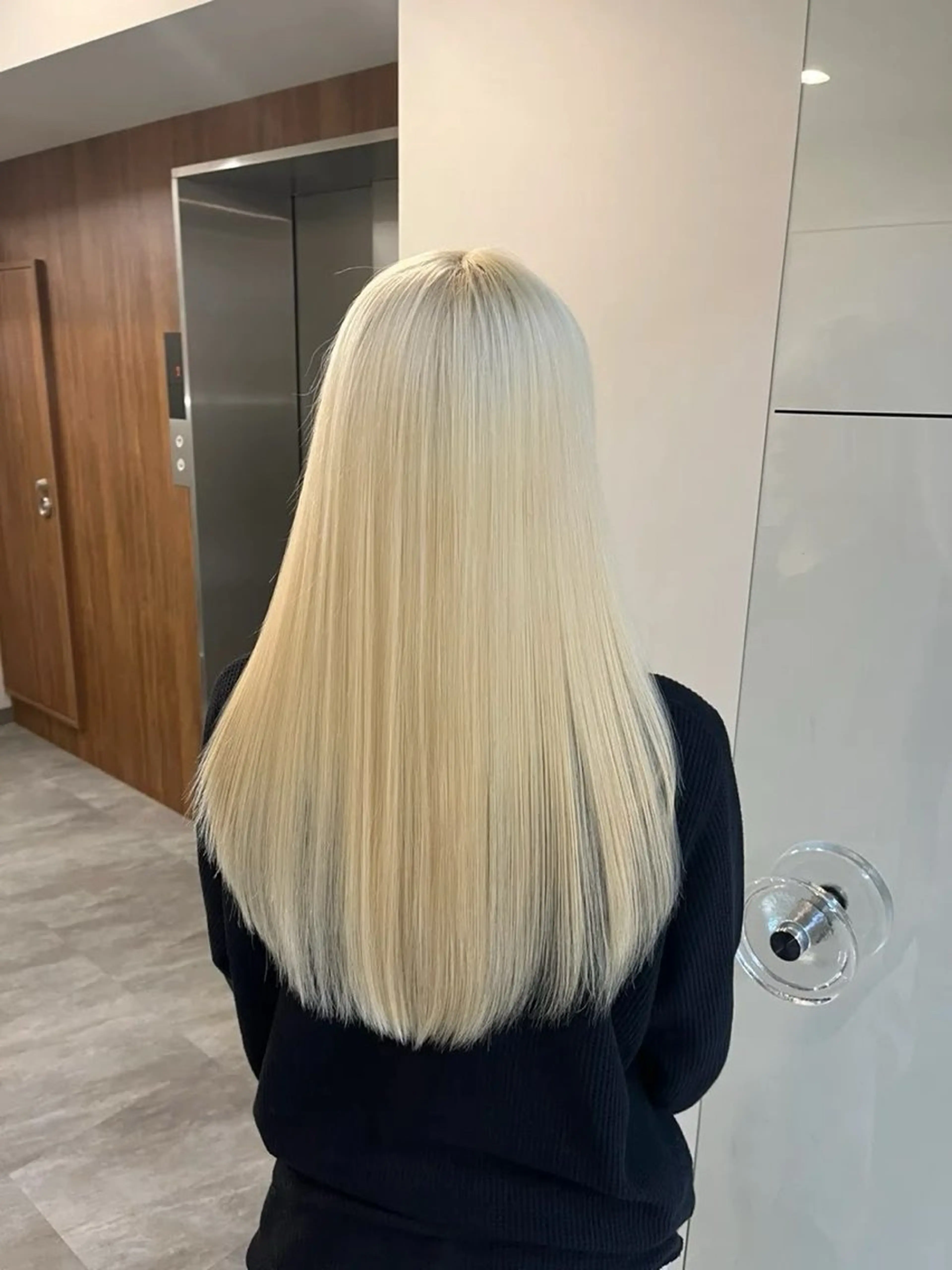 セミロング ヘアカラー マアヤ/ハイトーン /ハイレイヤーのヘアスタイル