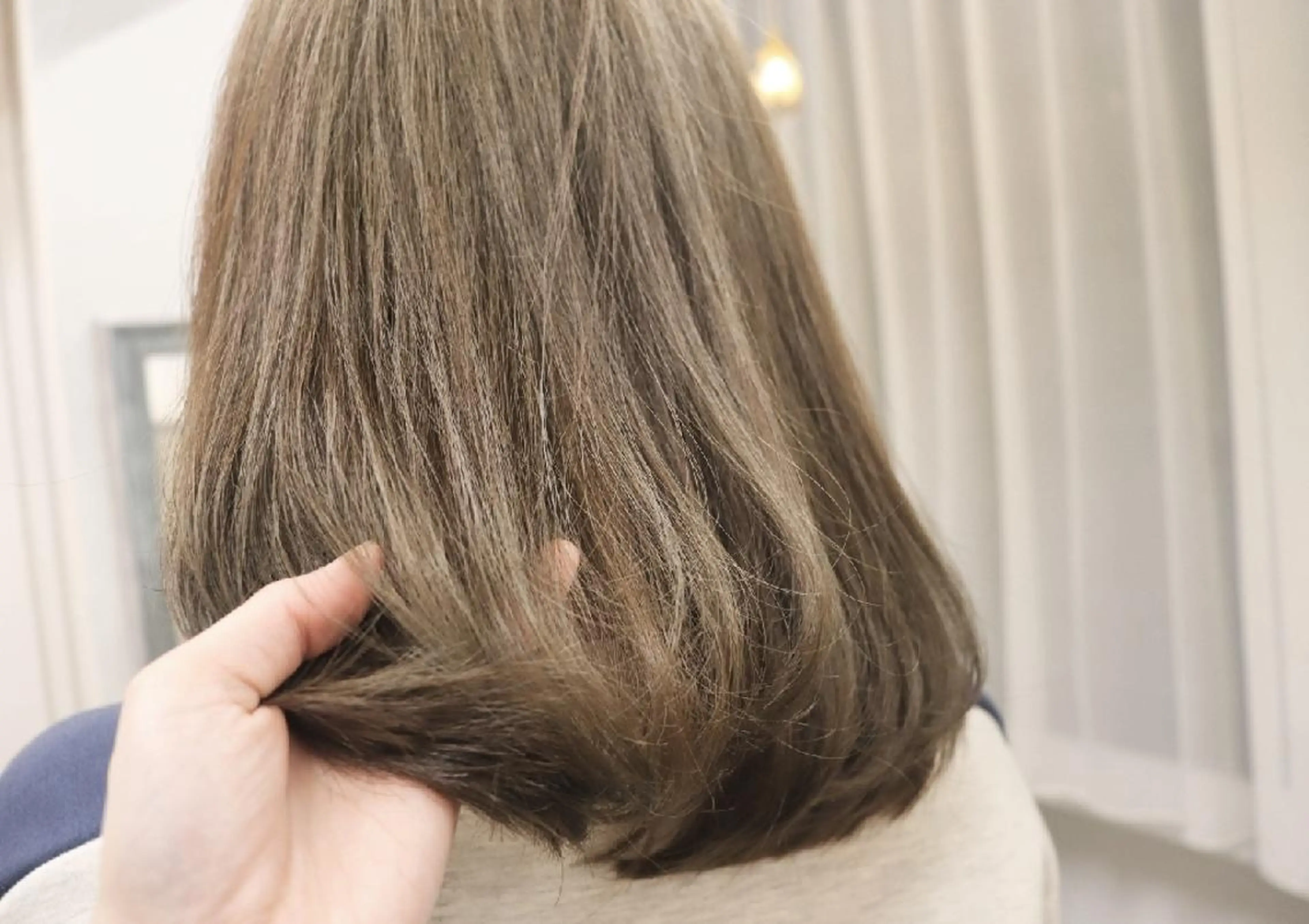 セミロング カラー ベージュカラー オリーブベージュ 大場 友稀のヘアスタイル