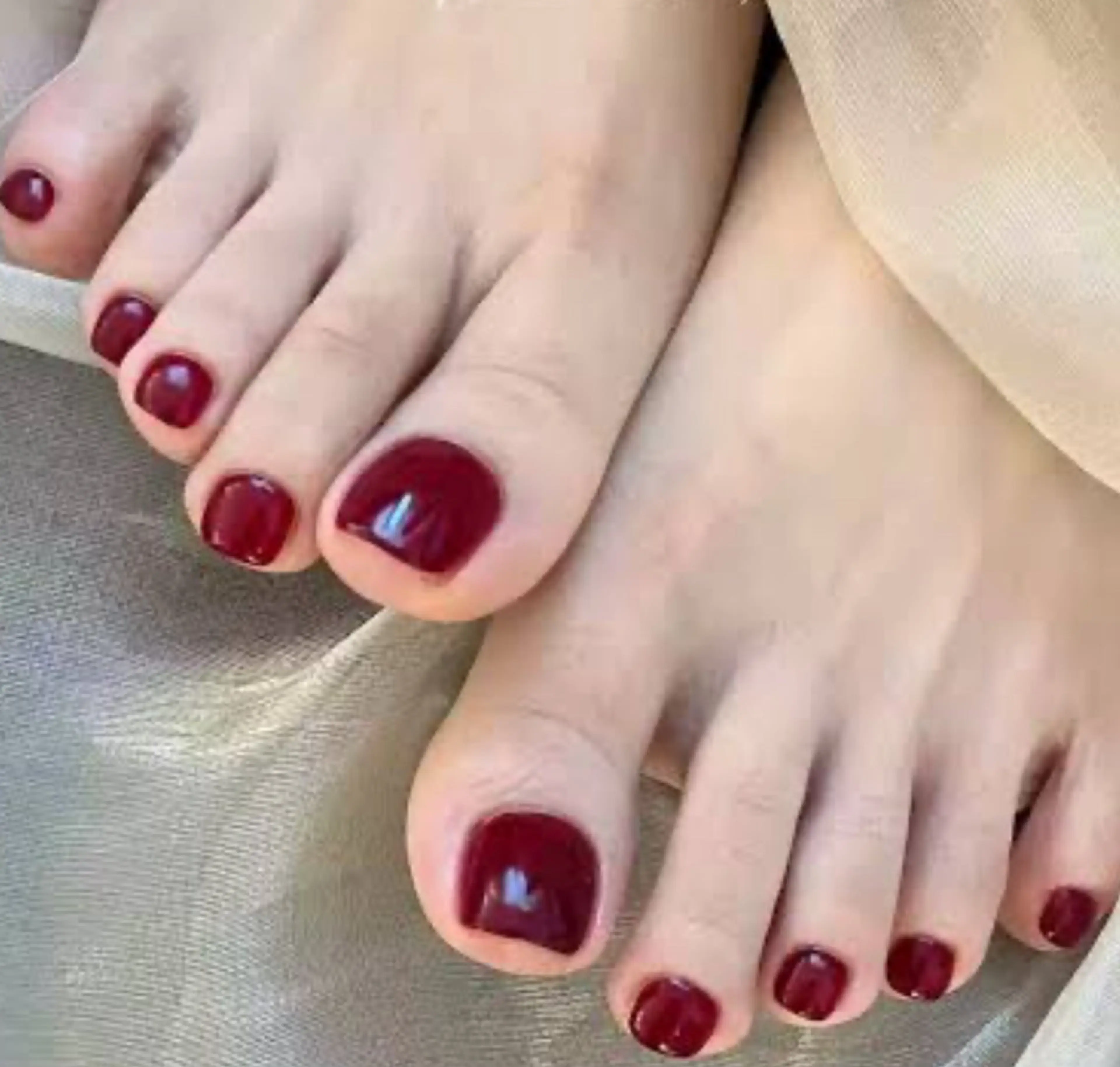 ネイル フットネイル 赤色 冬ネイル Angel Beautyのネイルデザイン