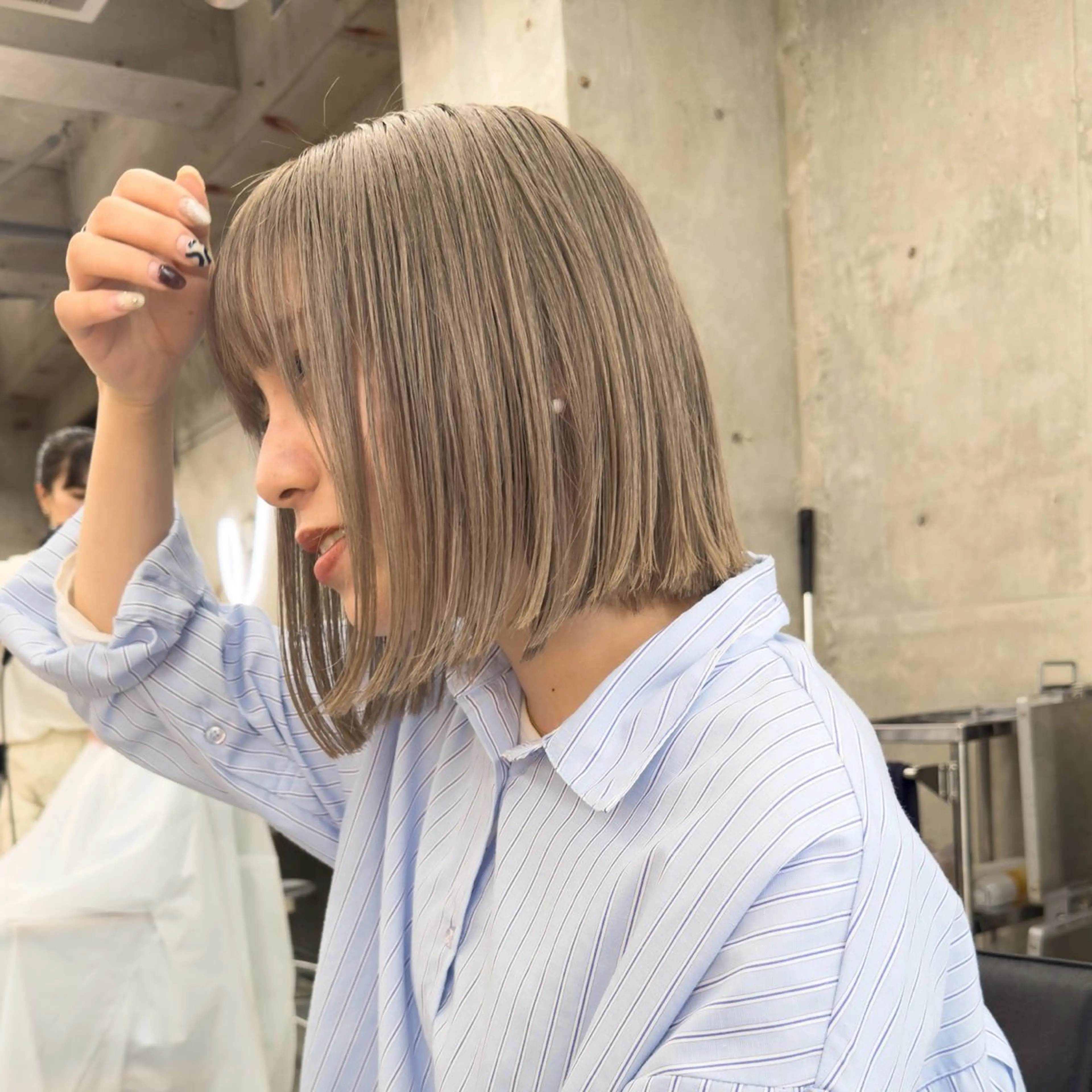 ミディアム カラー ベージュカラー ブリーチ ダブルカラー ハイトーンカラー ボブ ヘアカラー トリートメント 岡本康平/ボブ /ブリーチ/レイヤーのヘアスタイル