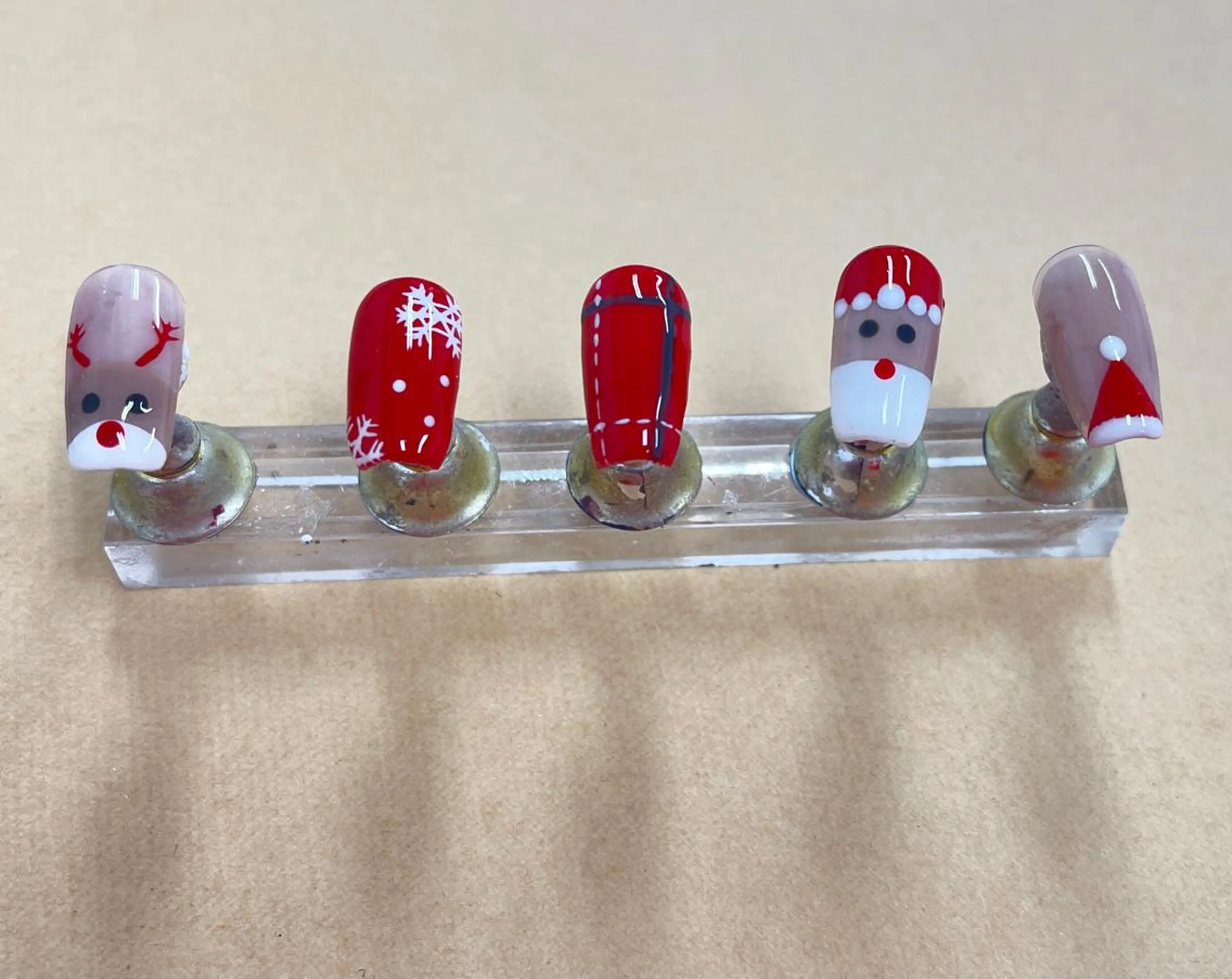 ネイル 冬ネイル クリスマス ハンドネイル Queens ciciのネイルデザイン