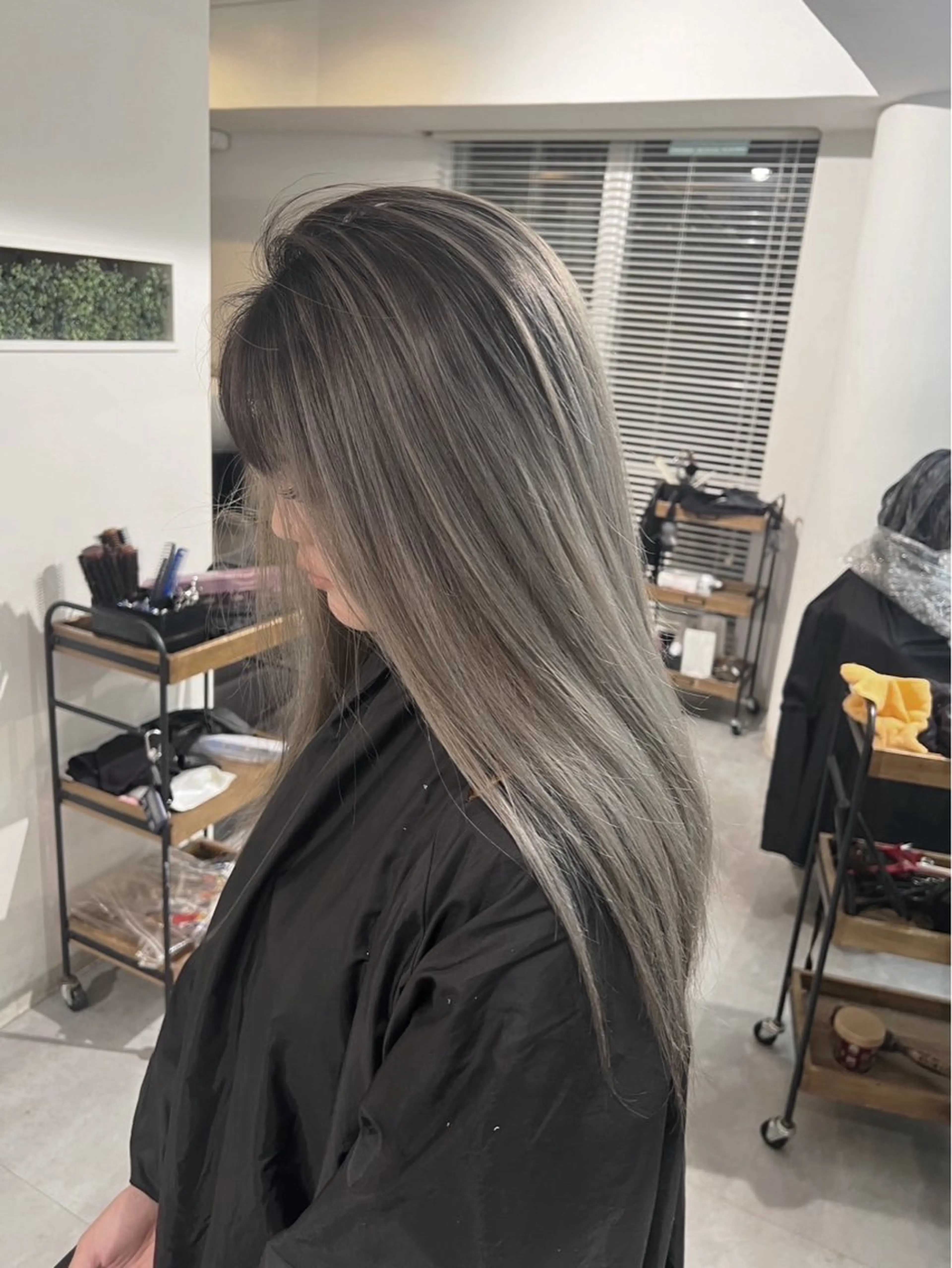 ロング カラー バレイヤージュ グレージュ レイヤーカット ヘアカラー トリートメント 指名数No.1 /NAOYAのヘアスタイル