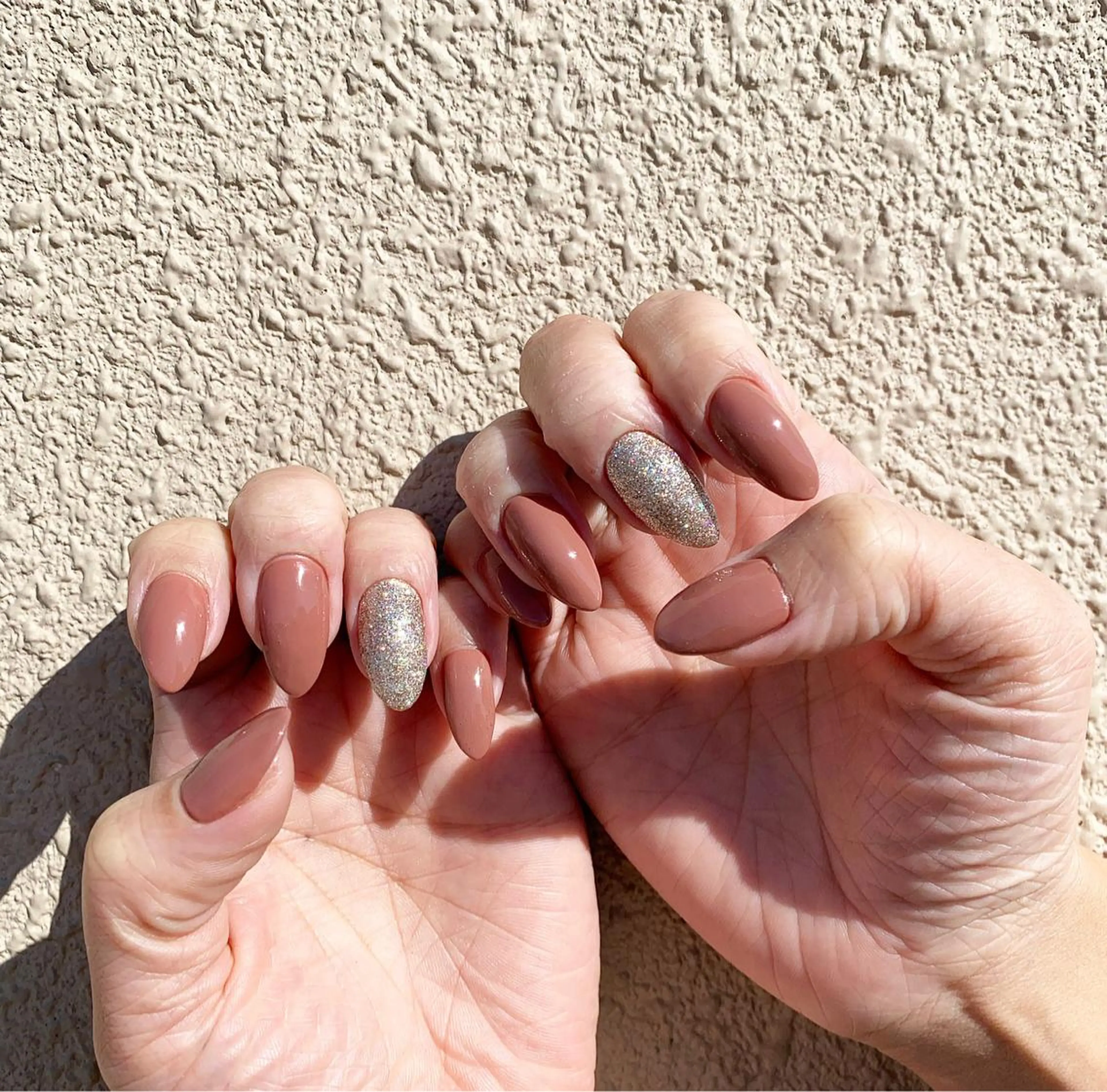 ネイル ブラウン ピンク 佐藤 穂乃香のネイルデザイン