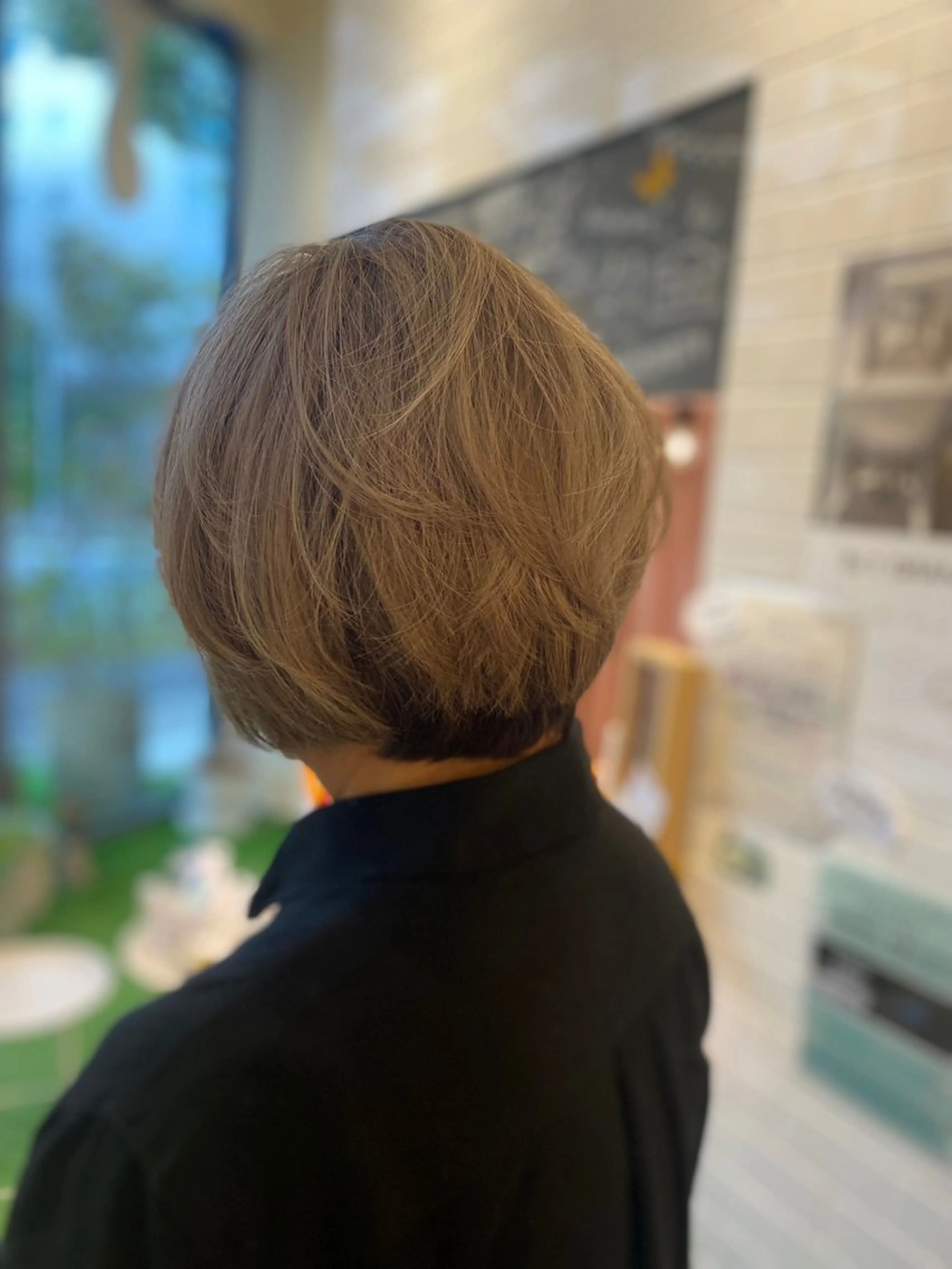 ショート レイヤーカット✨ 艶髪藤野のヘアスタイル